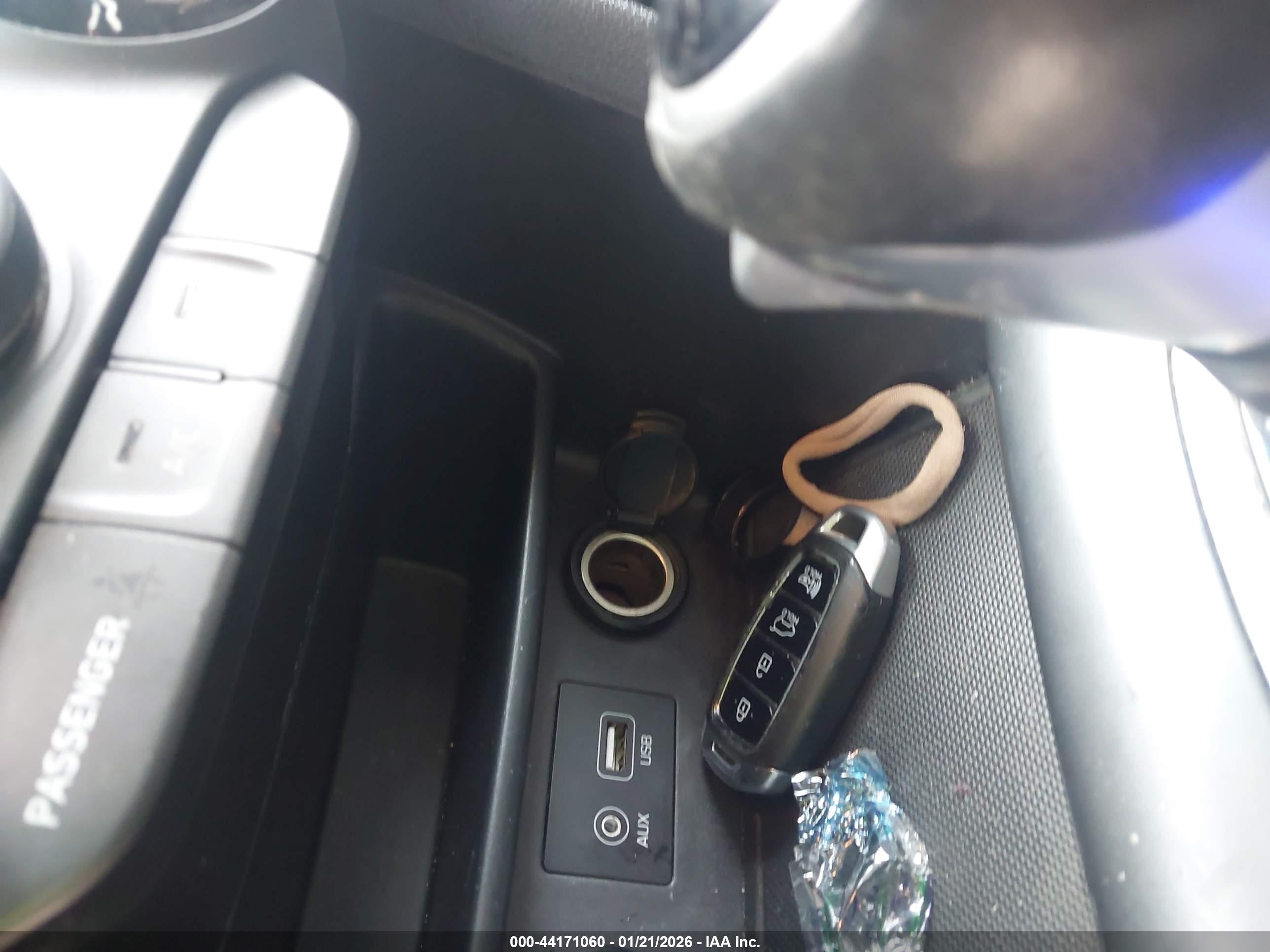 HYUNDAI KONA image 11