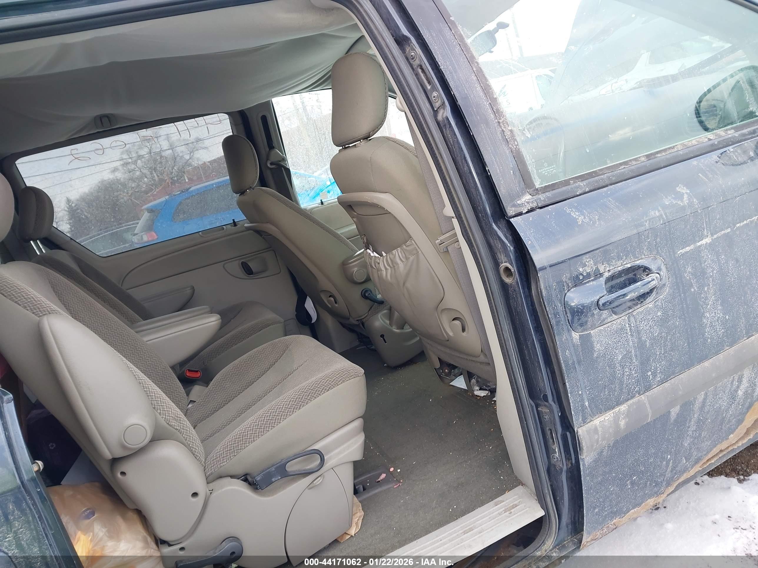 DODGE CARAVAN image 8
