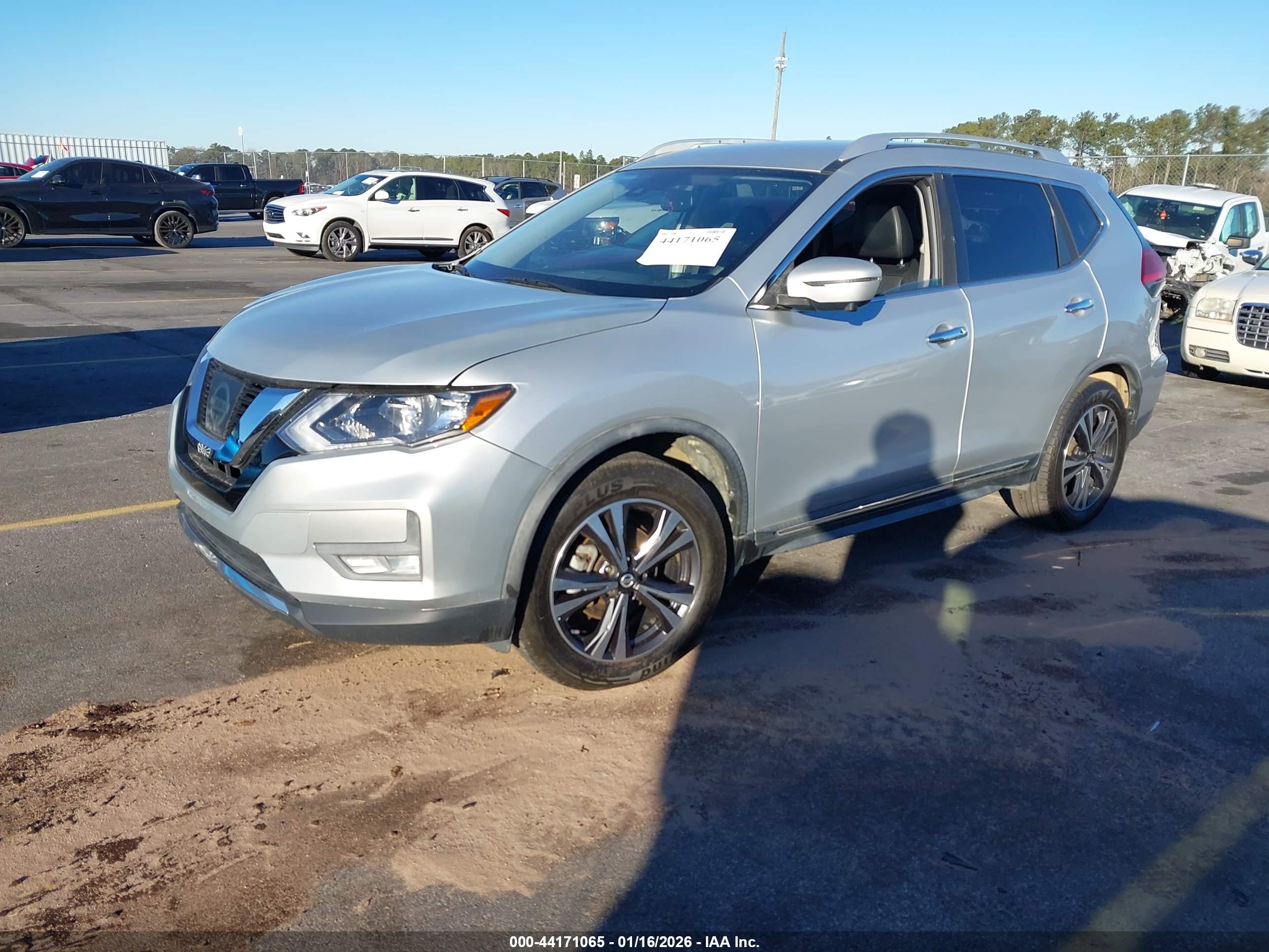 NISSAN ROGUE image 2