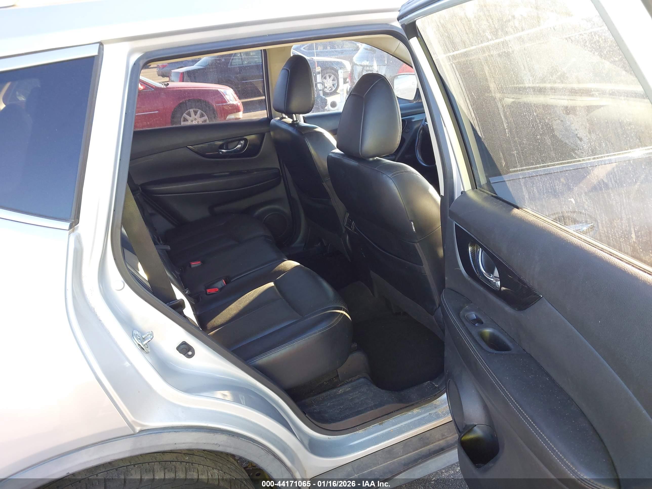 NISSAN ROGUE image 8