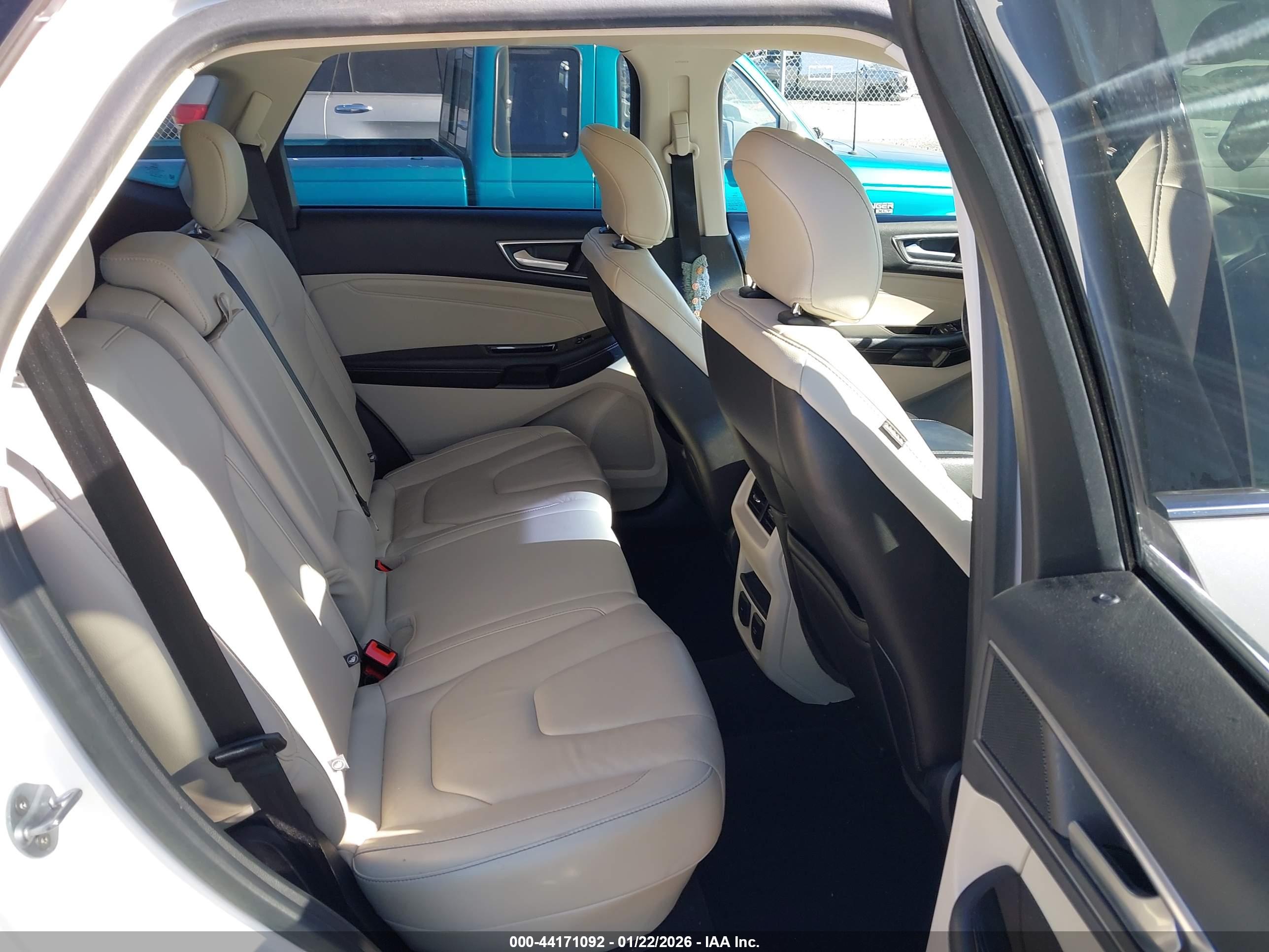 FORD EDGE image 8