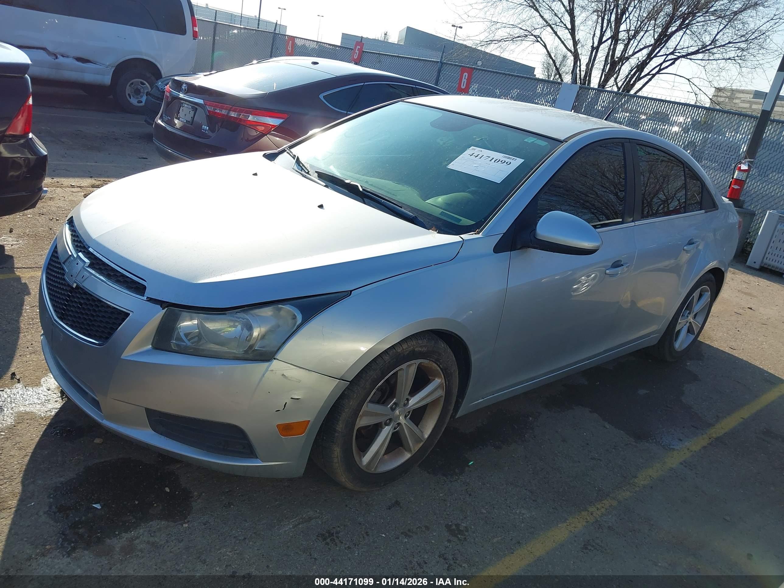 CHEVROLET CRUZE image 2