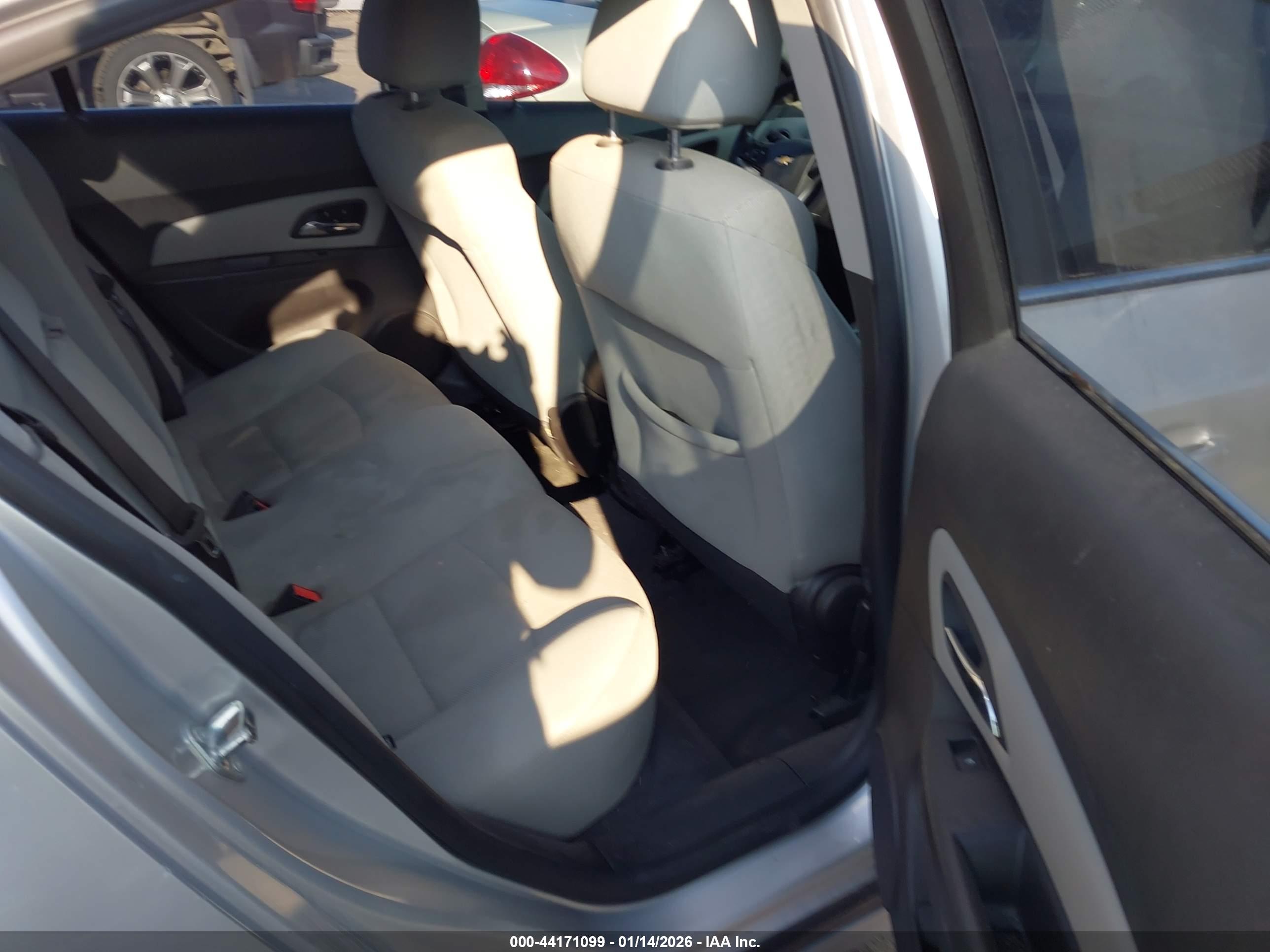 CHEVROLET CRUZE image 8