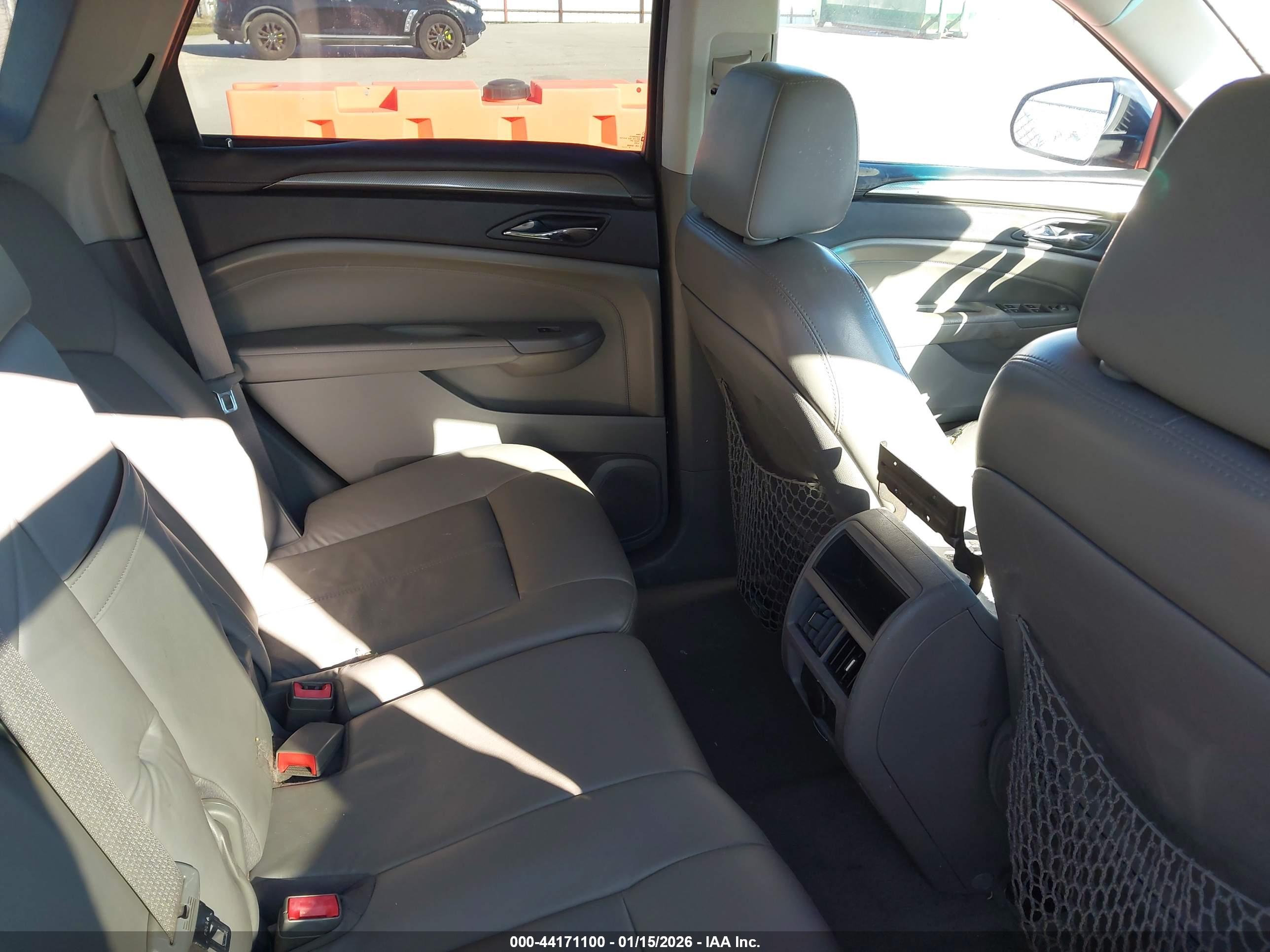 CADILLAC SRX image 8