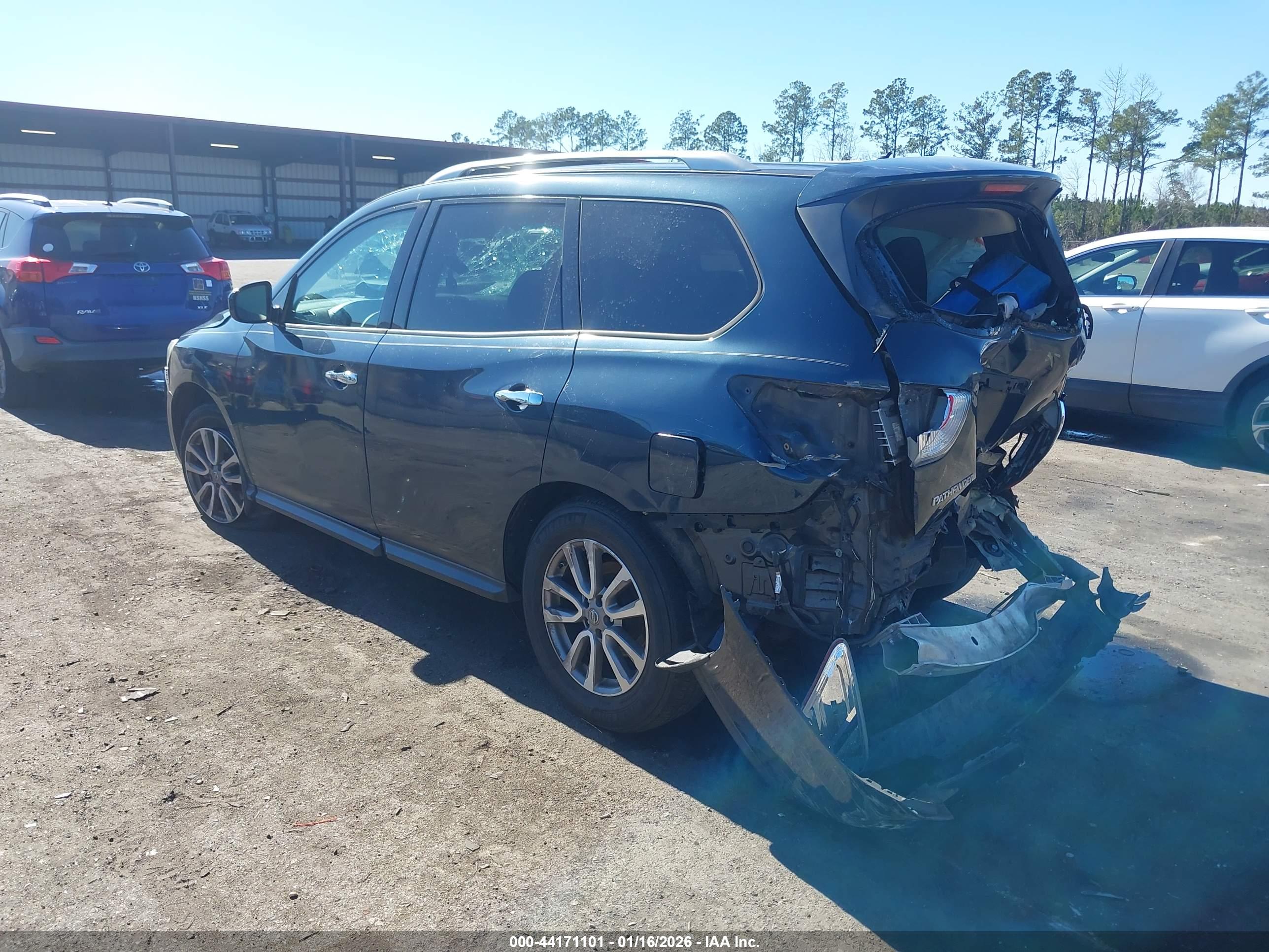 NISSAN PATHFINDER image 3