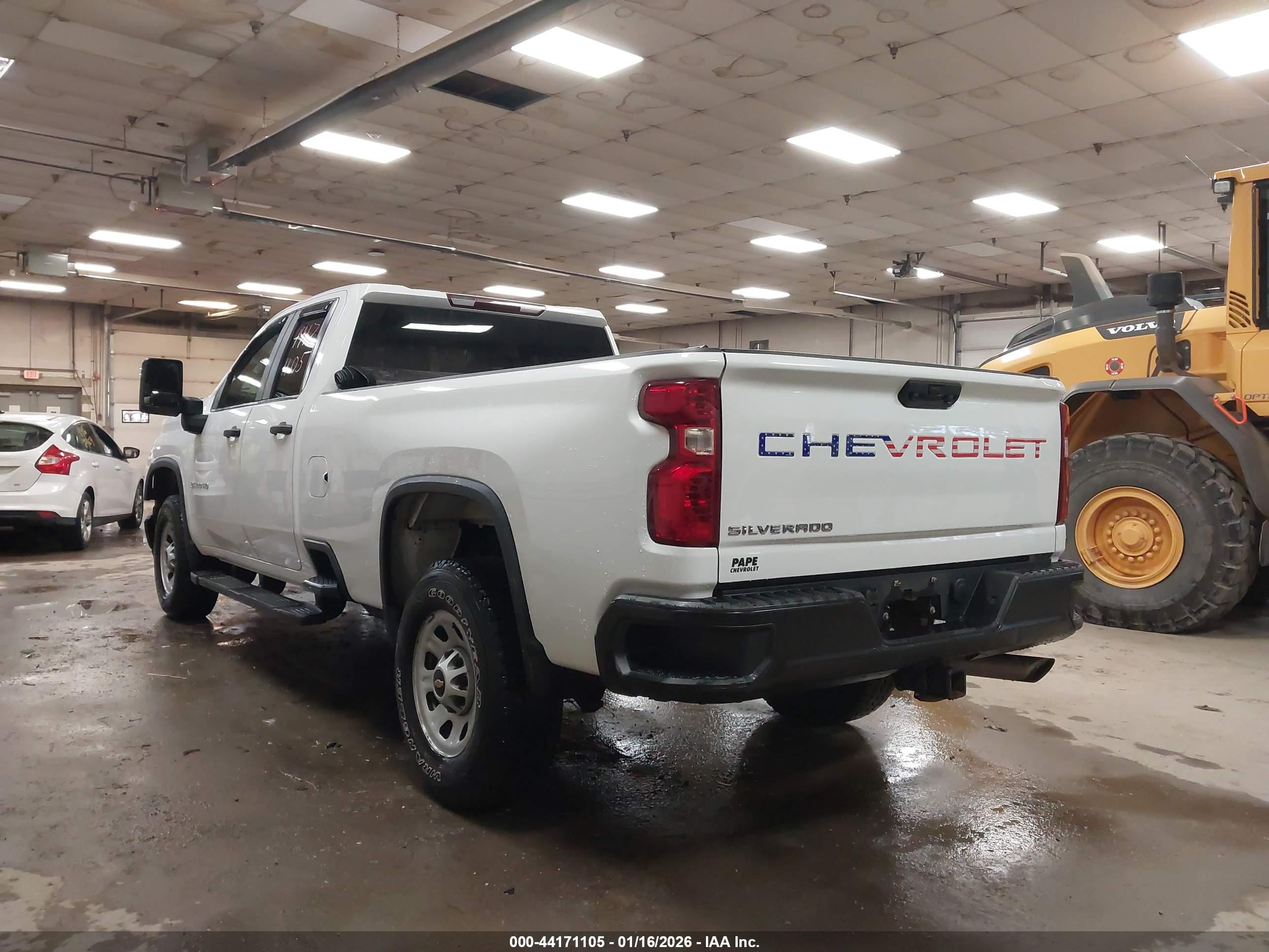 CHEVROLET SILVERADO image 3