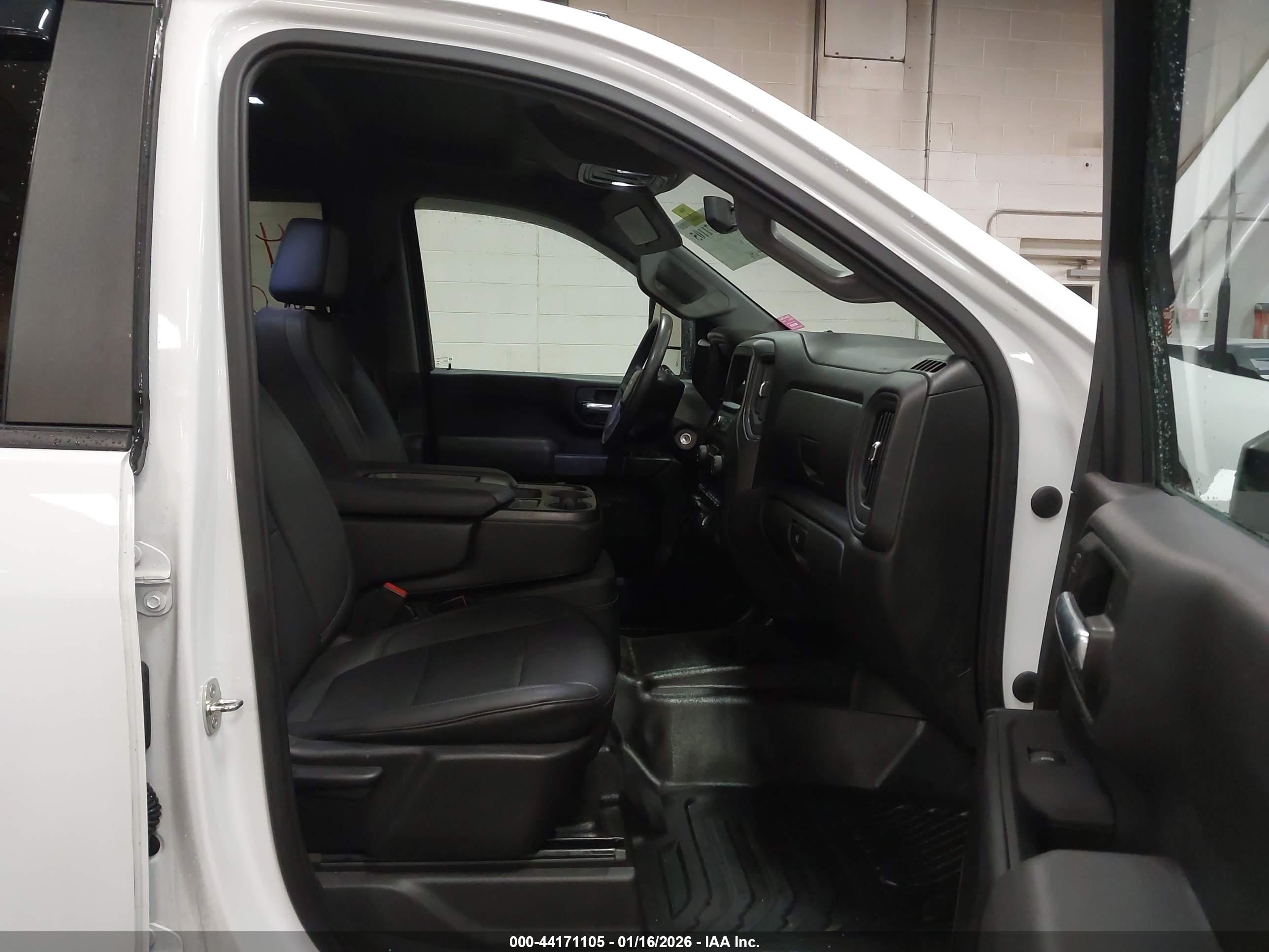 CHEVROLET SILVERADO image 8