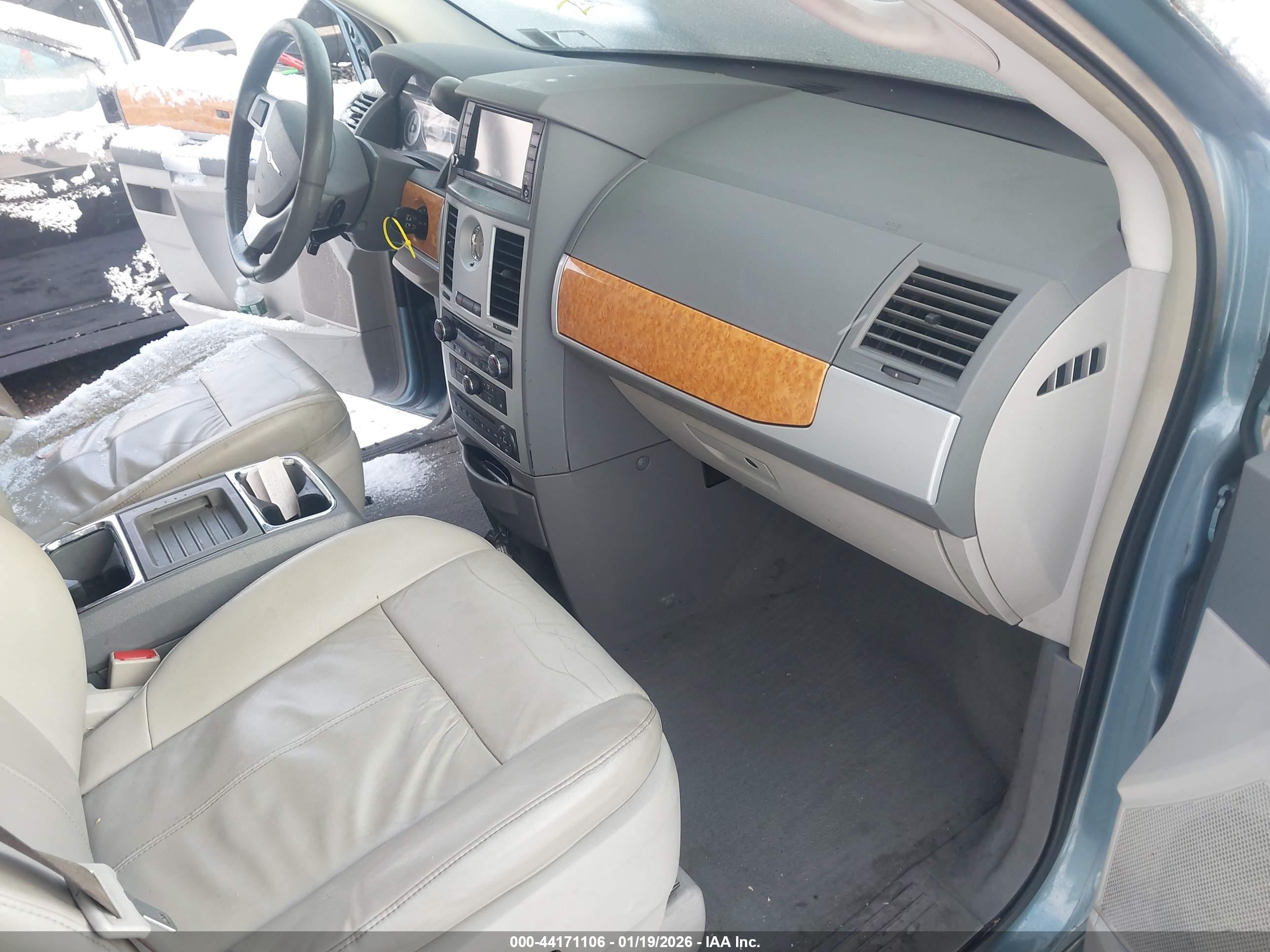 CHRYSLER TOWN image 5