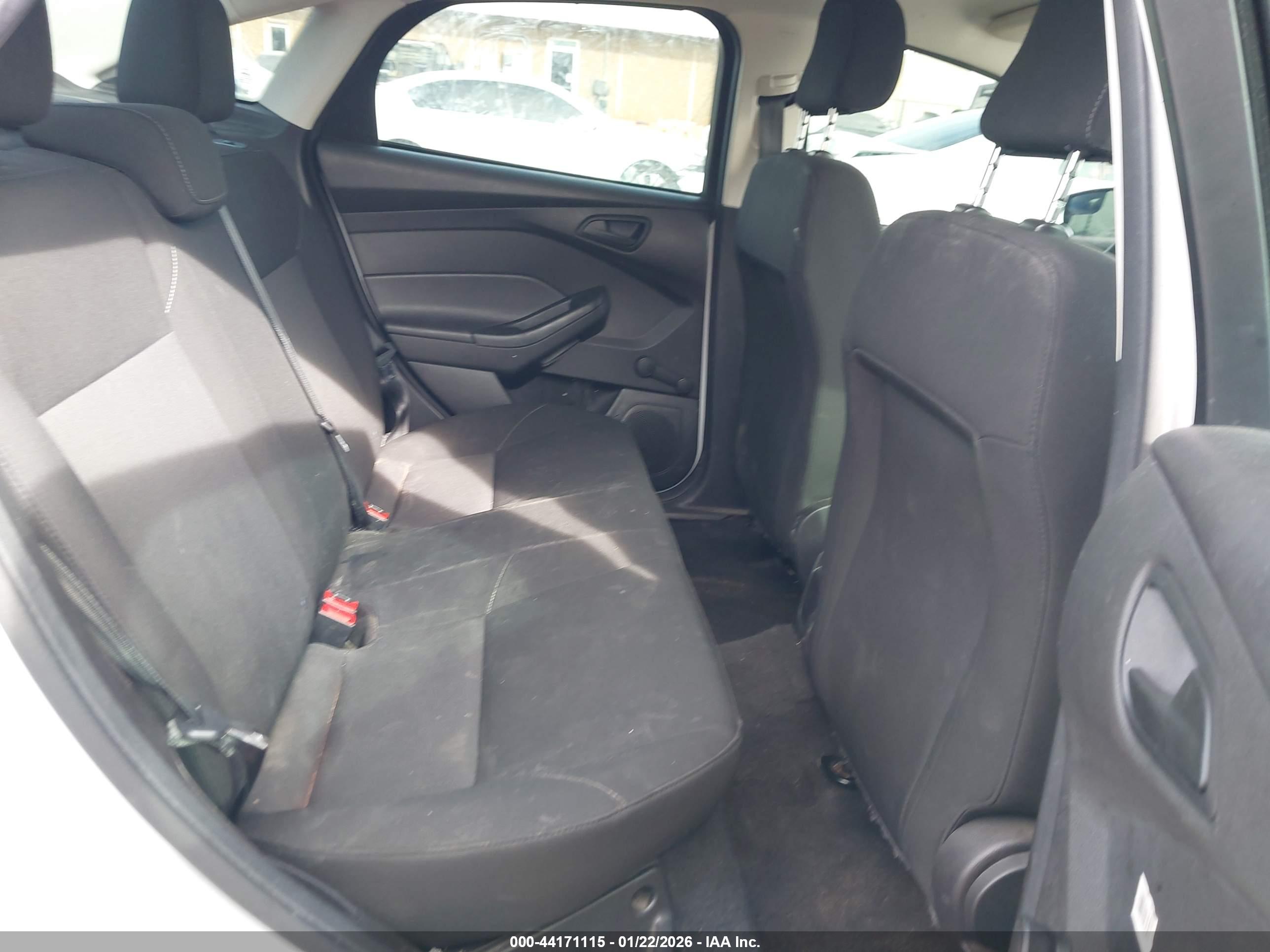 FORD FOCUS image 8