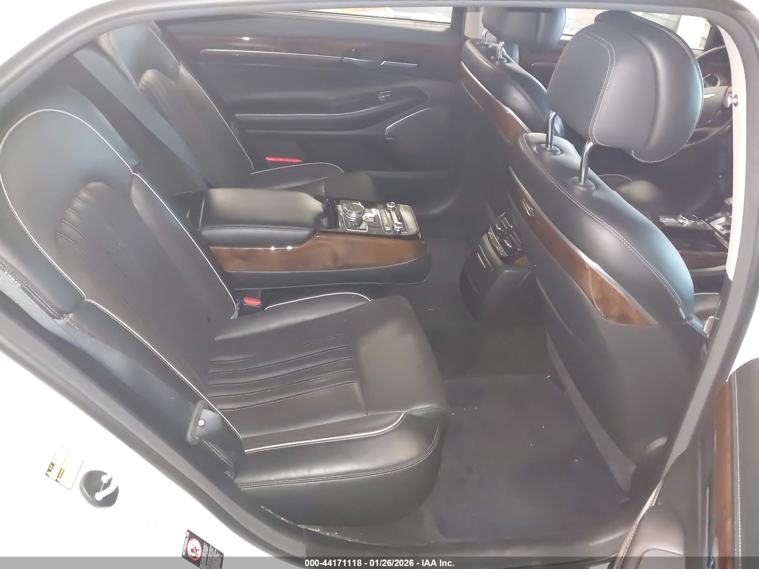 GENESIS G90 image 8