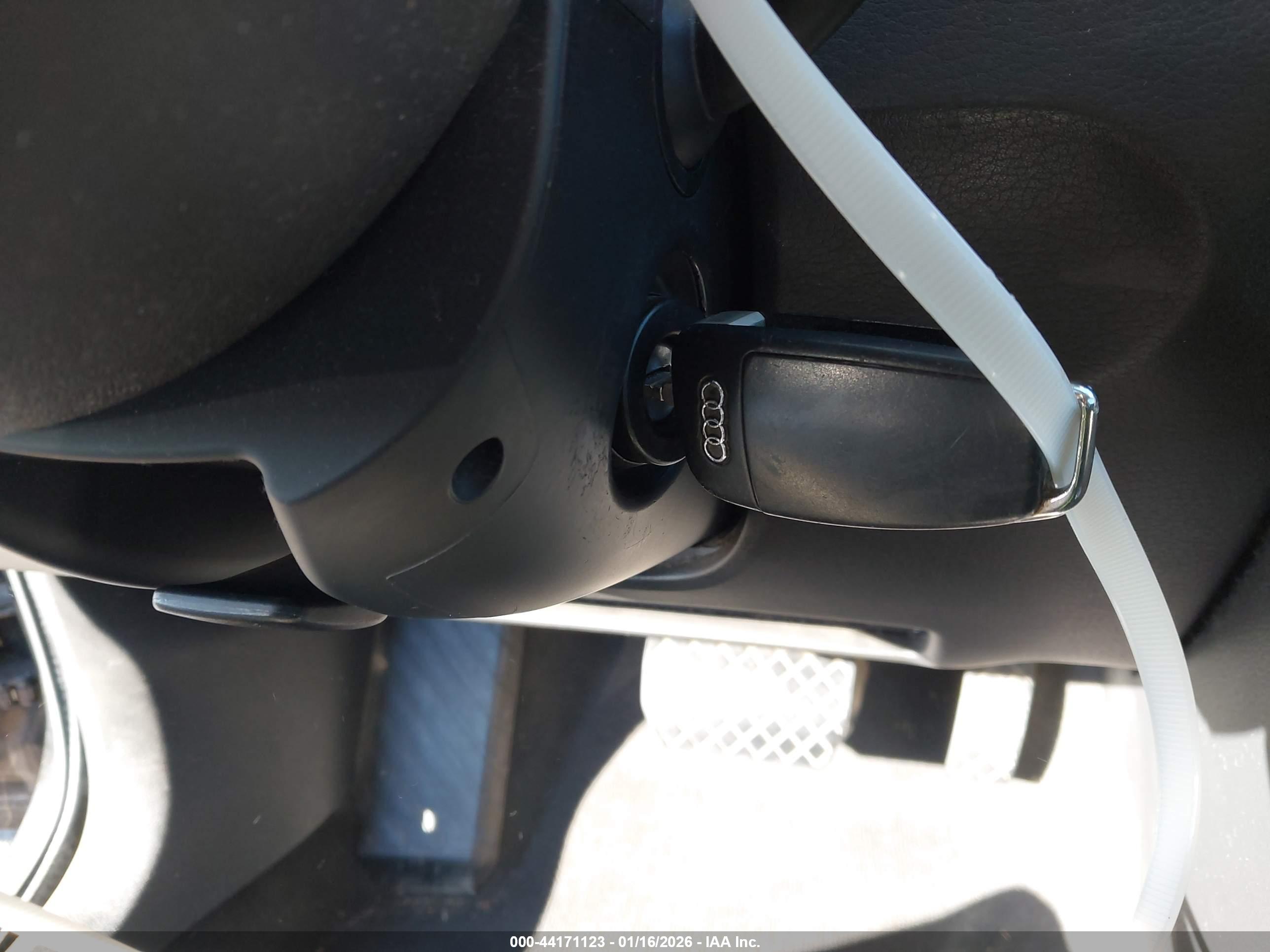 AUDI A4 image 11