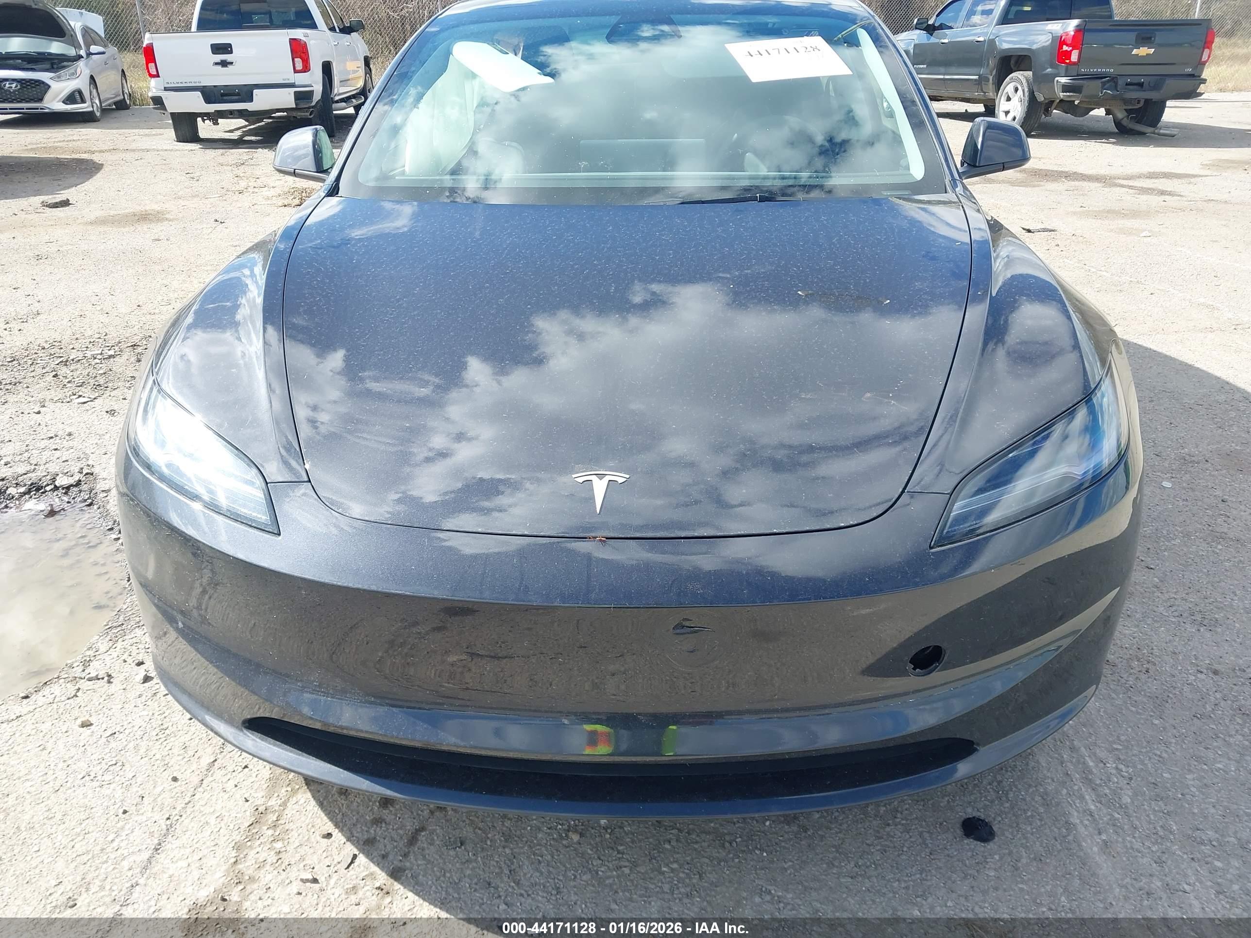 TESLA MODEL image 10