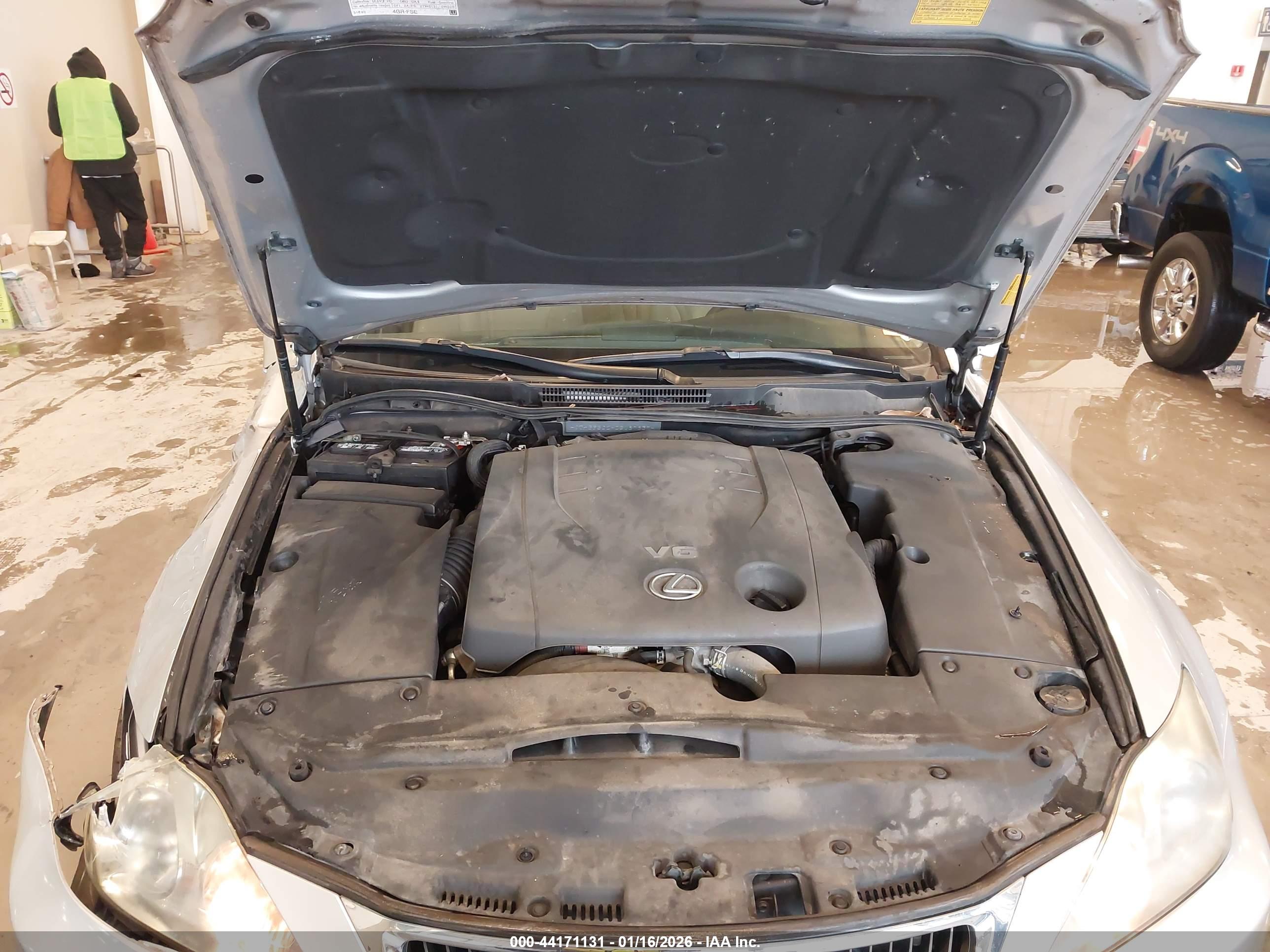 LEXUS IS image 10