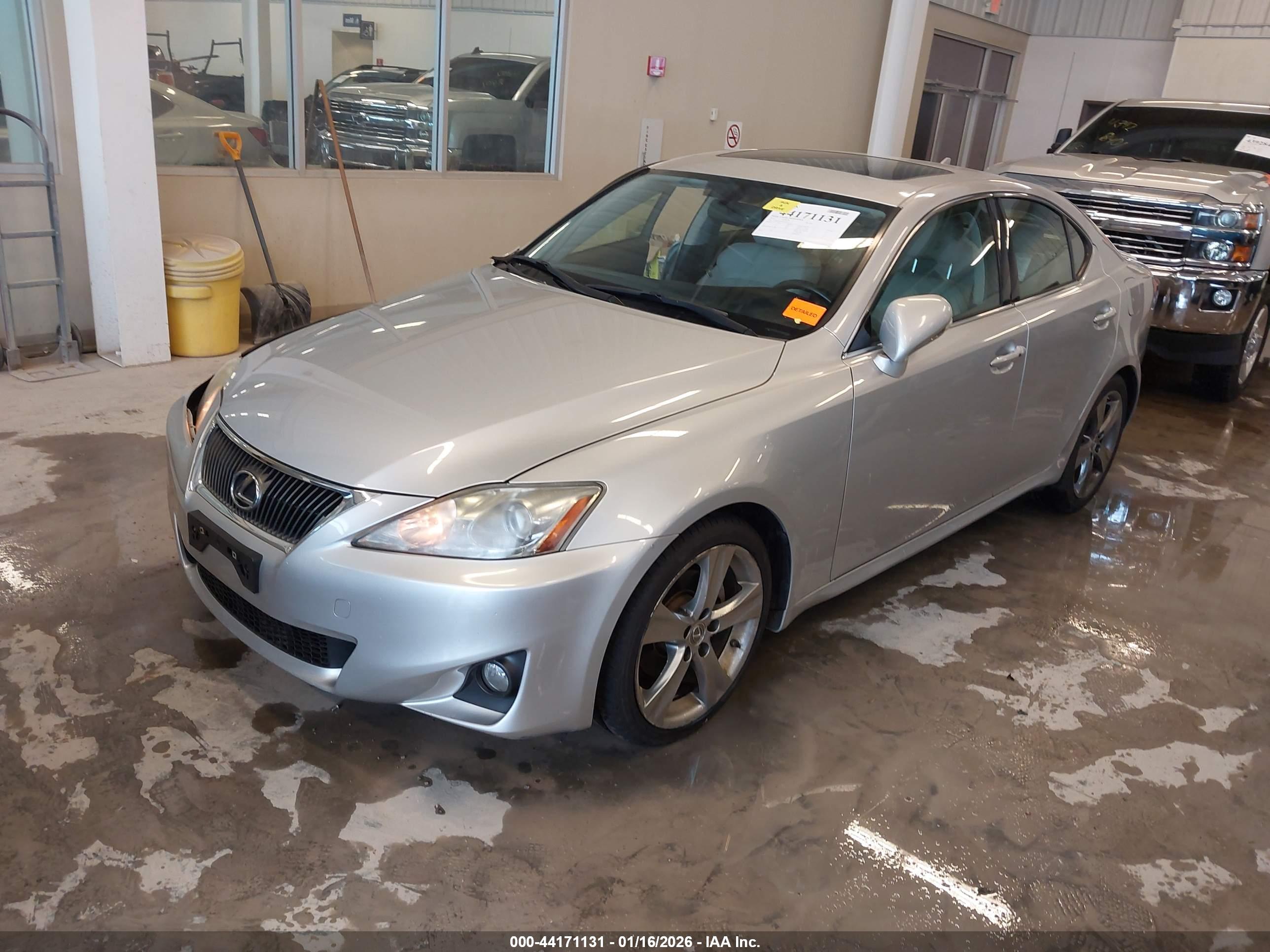 LEXUS IS image 2