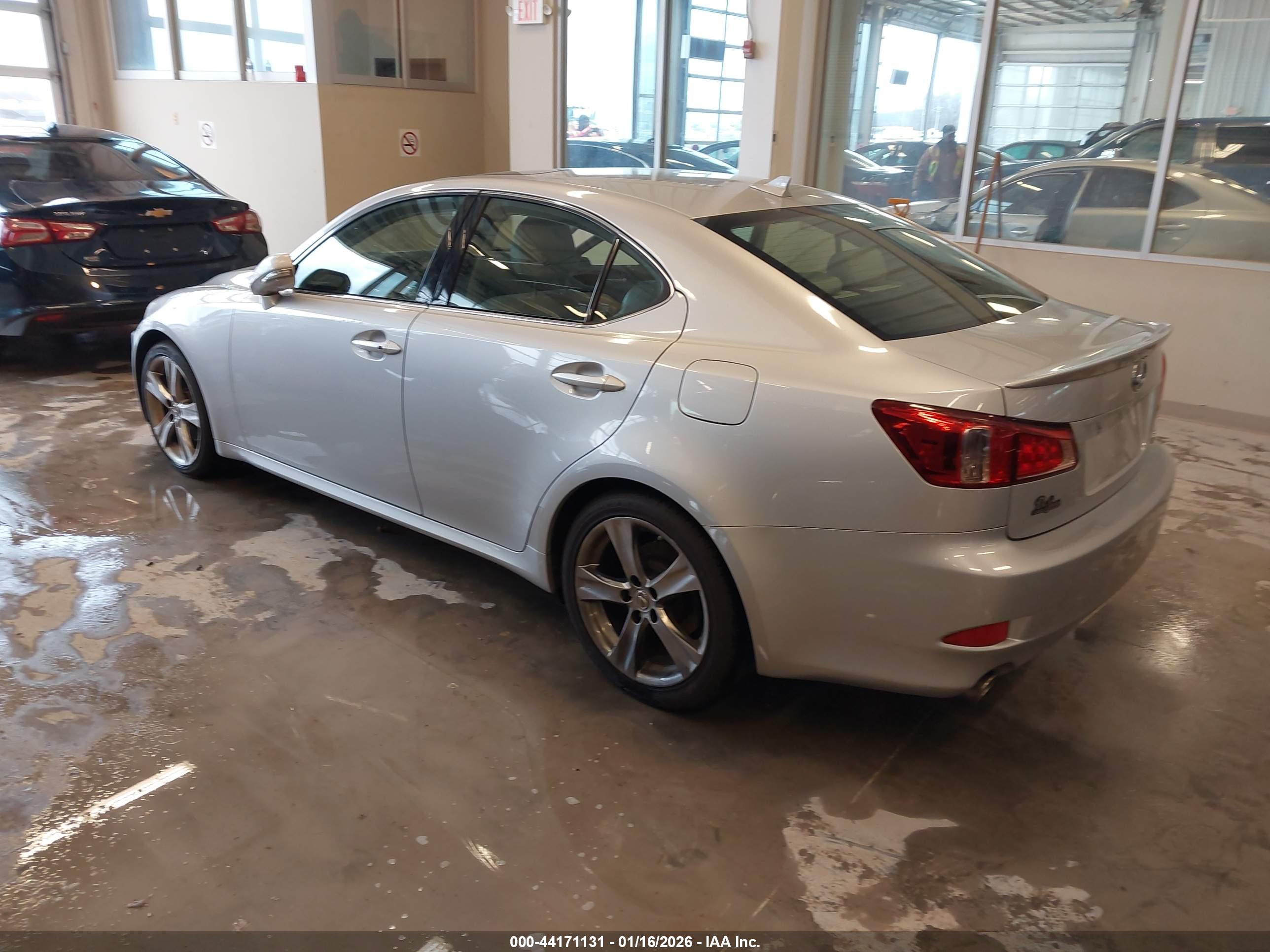 LEXUS IS image 3