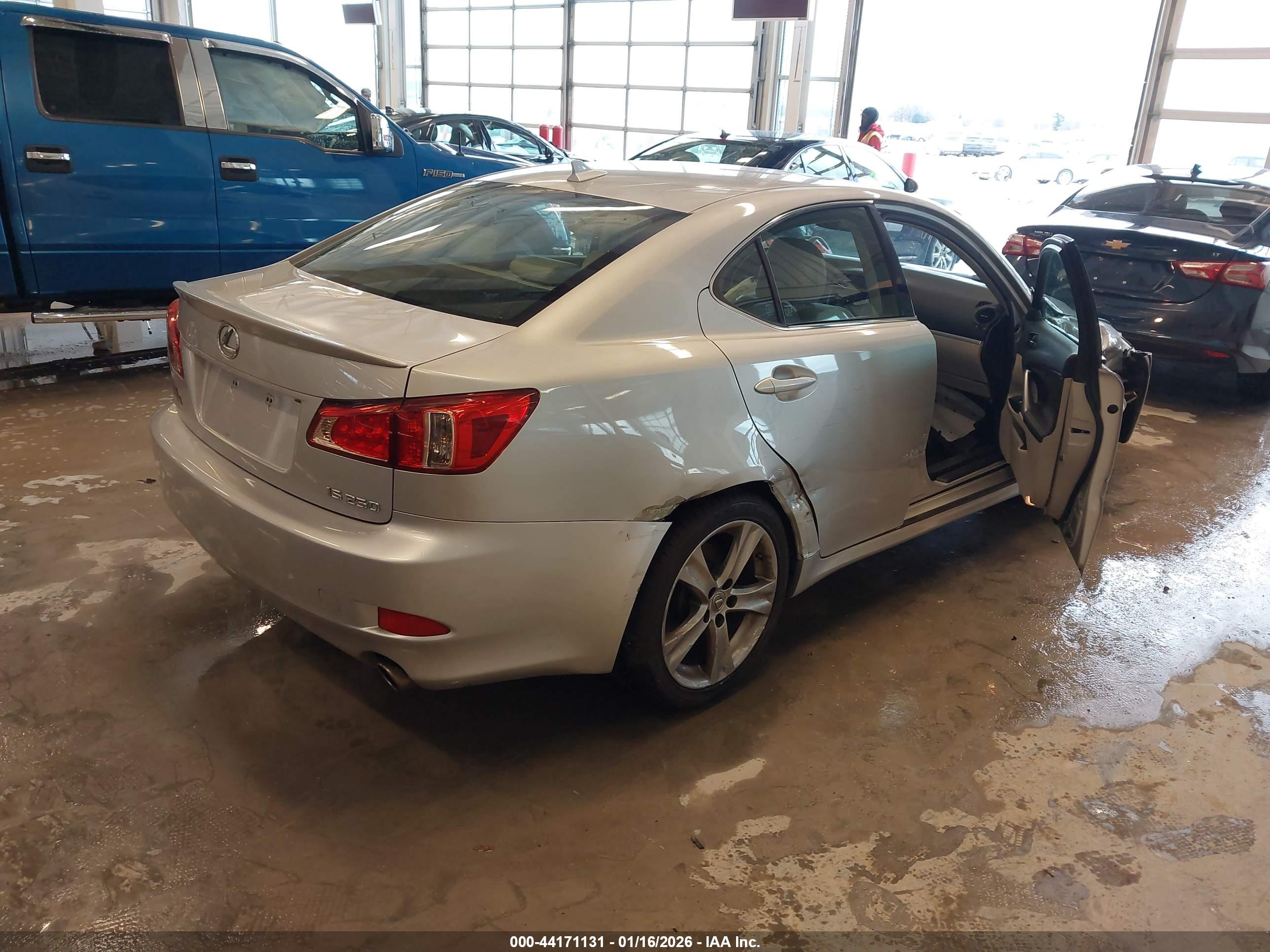 LEXUS IS image 4