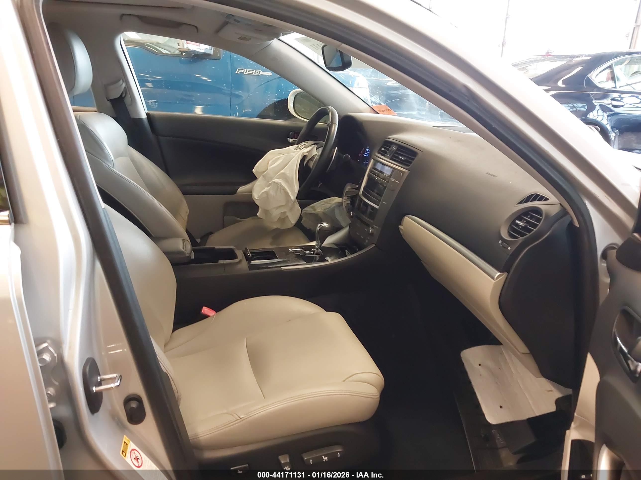 LEXUS IS image 5