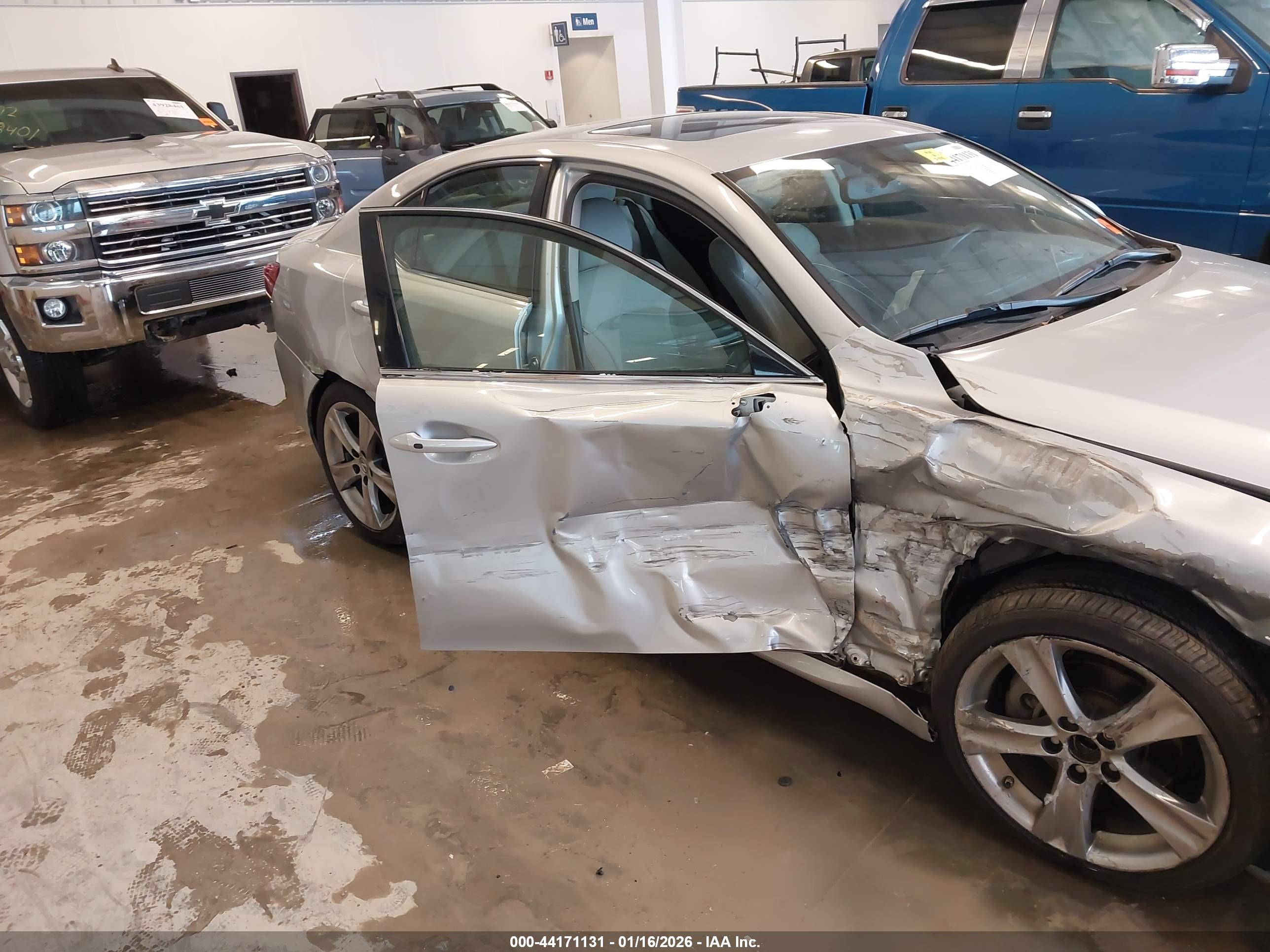 LEXUS IS image 6