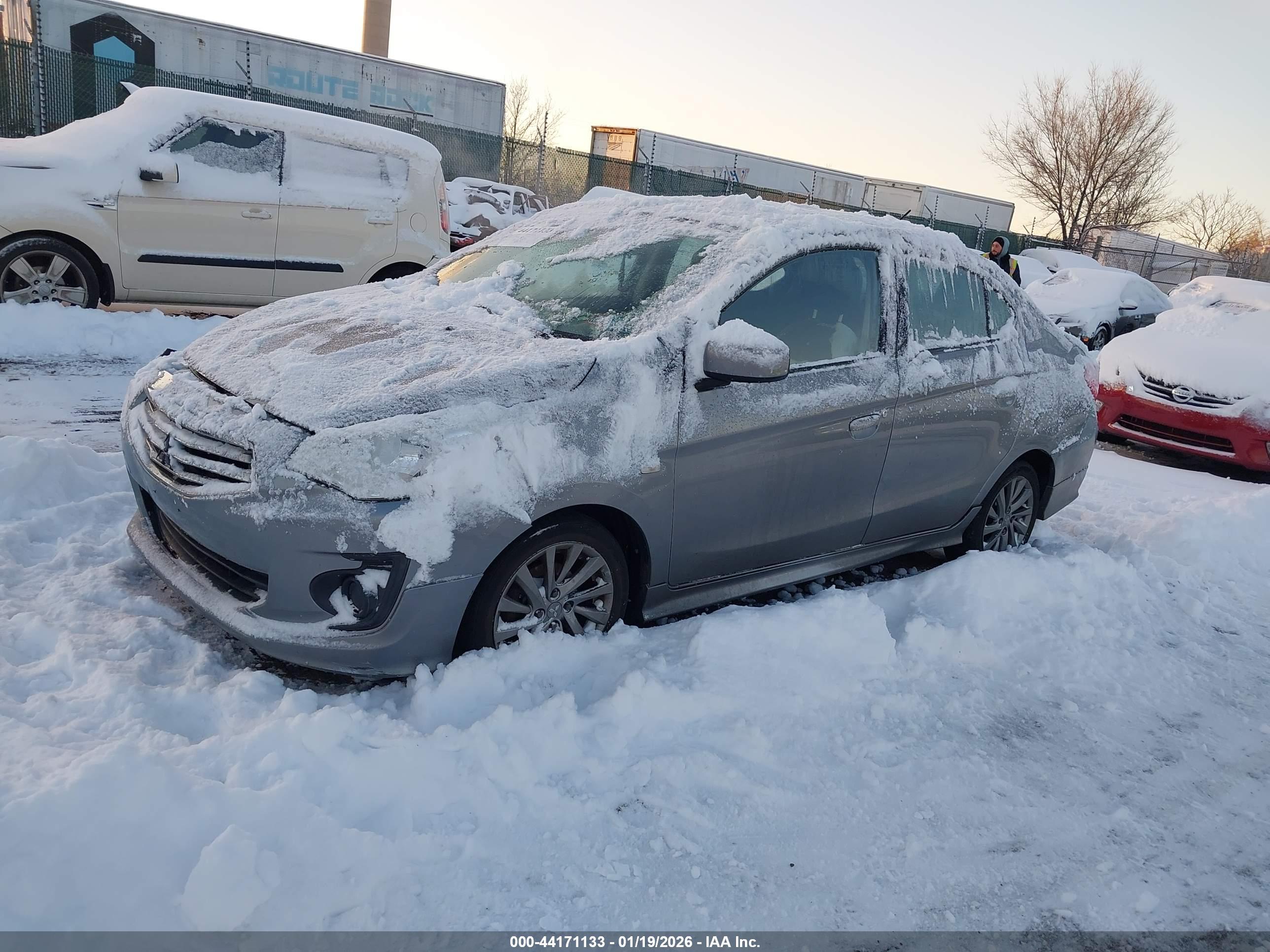 MITSUBISHI MIRAGE image 2