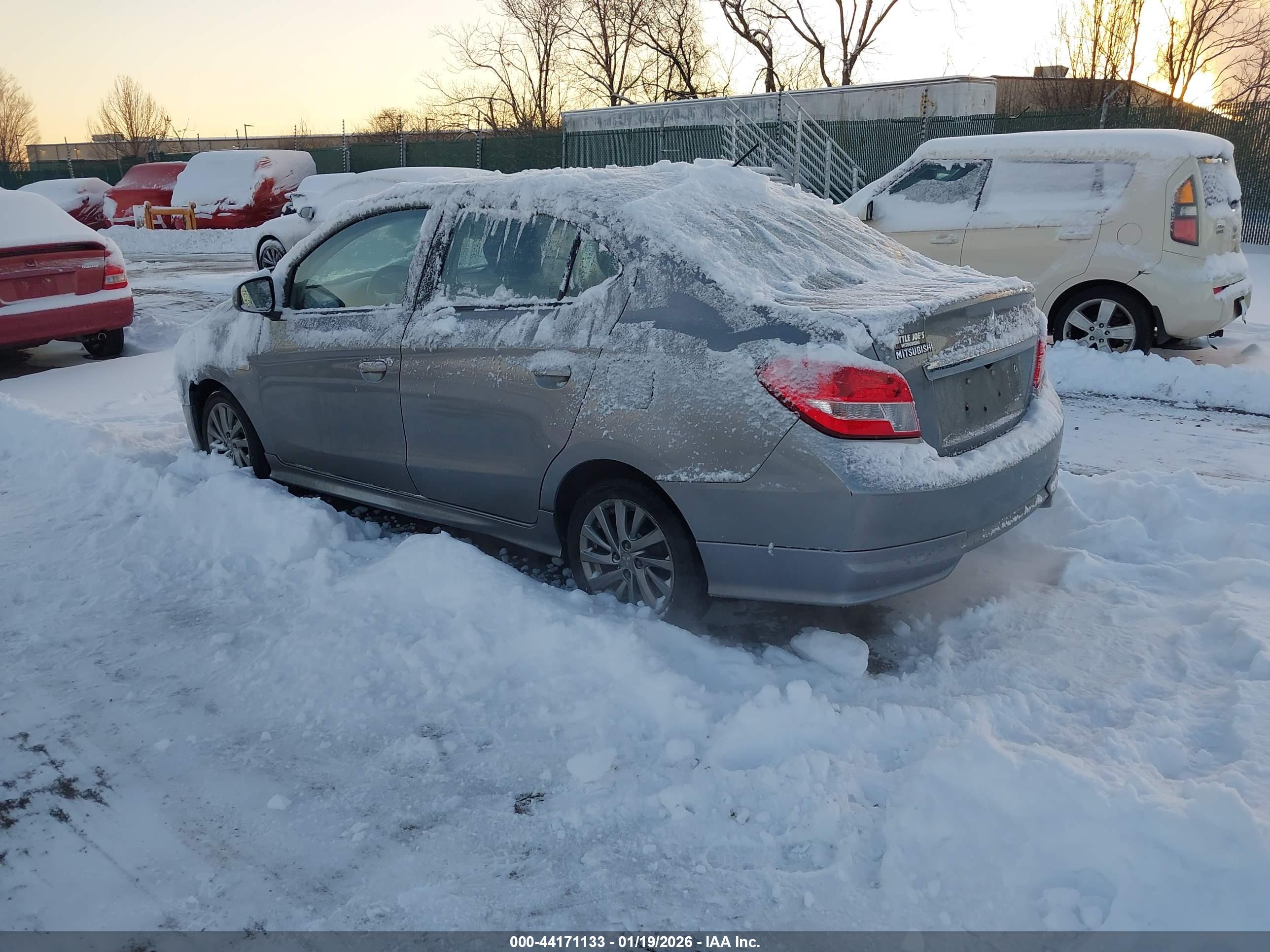 MITSUBISHI MIRAGE image 3