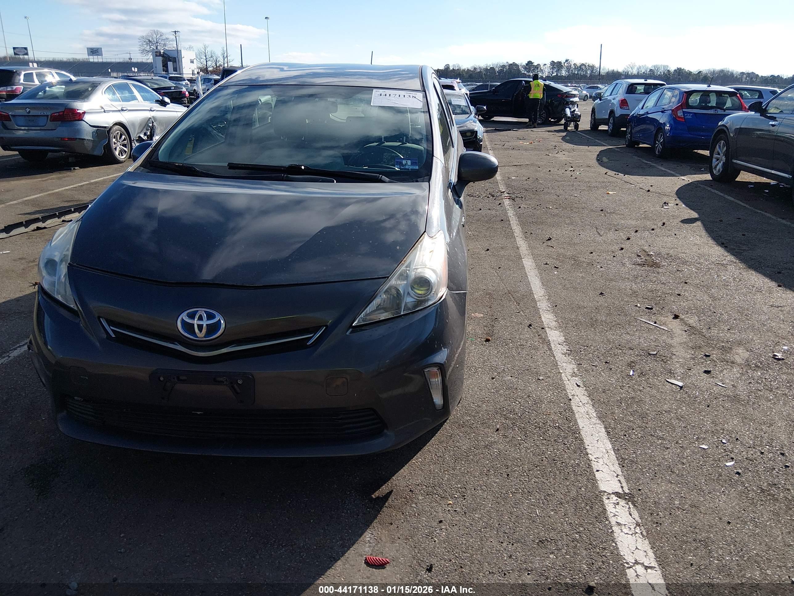 TOYOTA PRIUS image 2