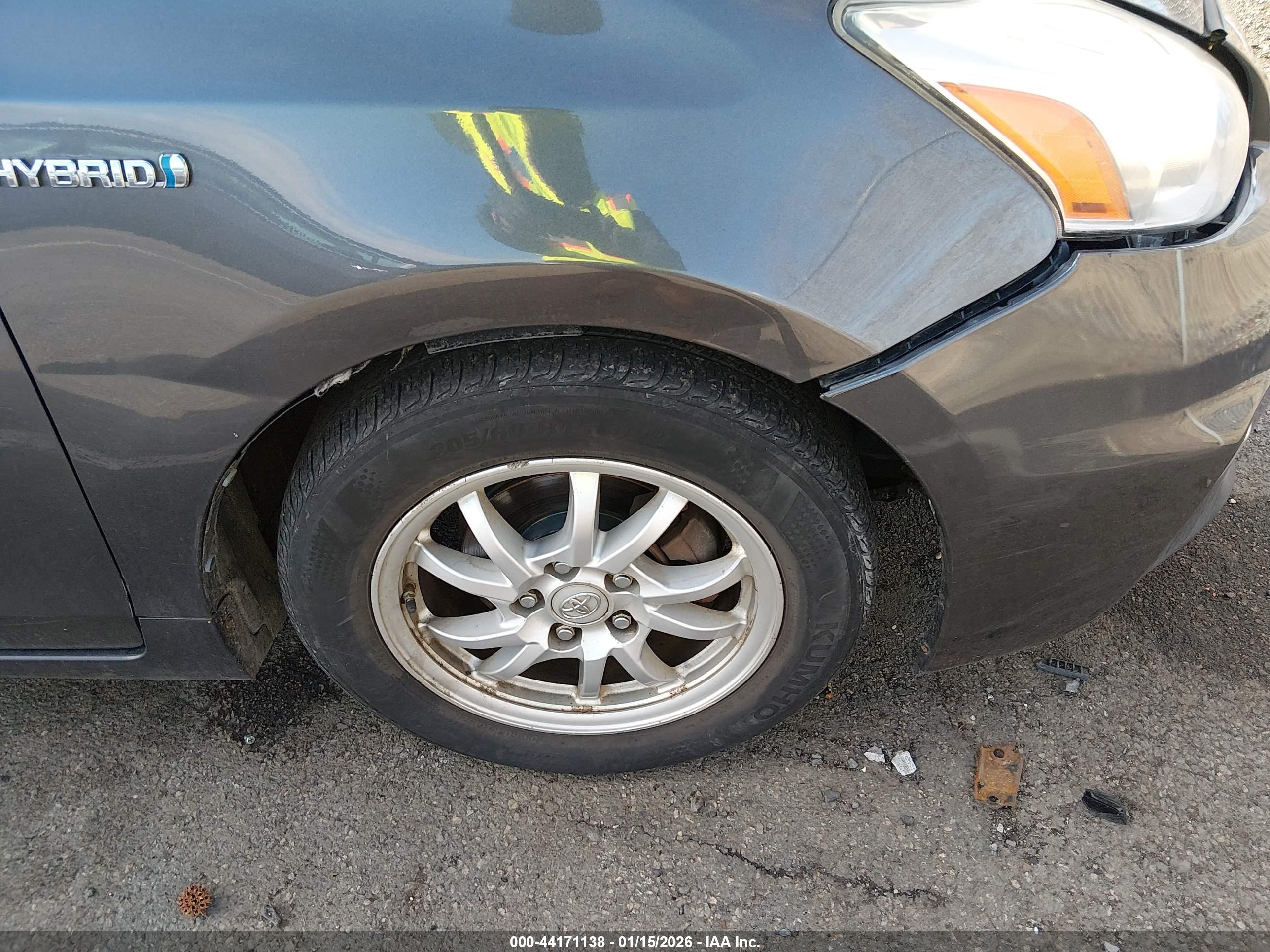TOYOTA PRIUS image 6