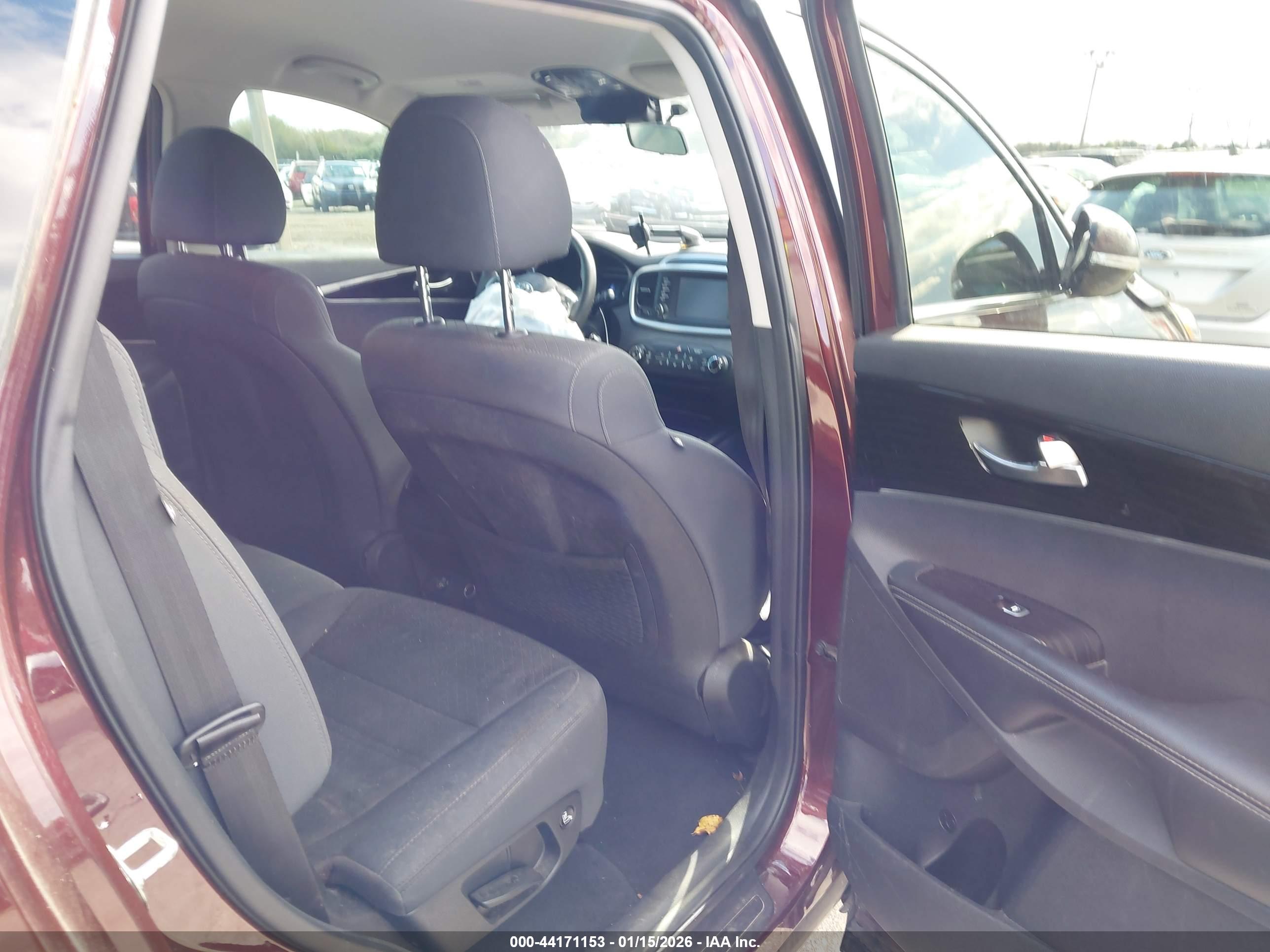 KIA SORENTO image 8