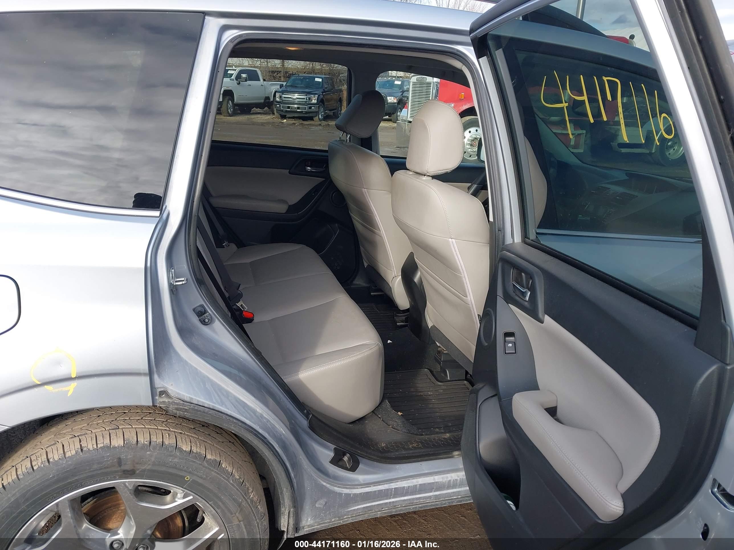 SUBARU FORESTER image 8