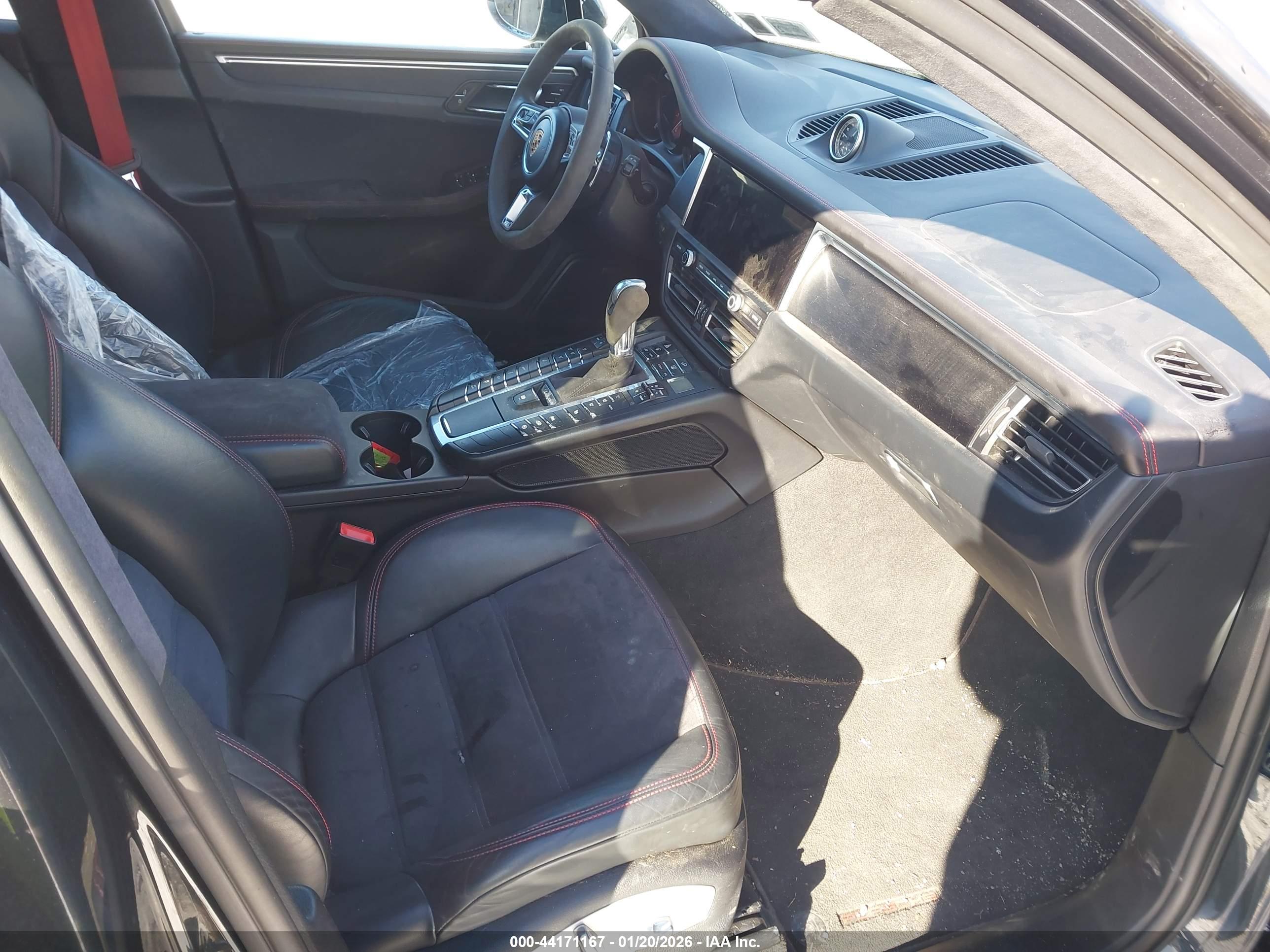 PORSCHE MACAN image 5
