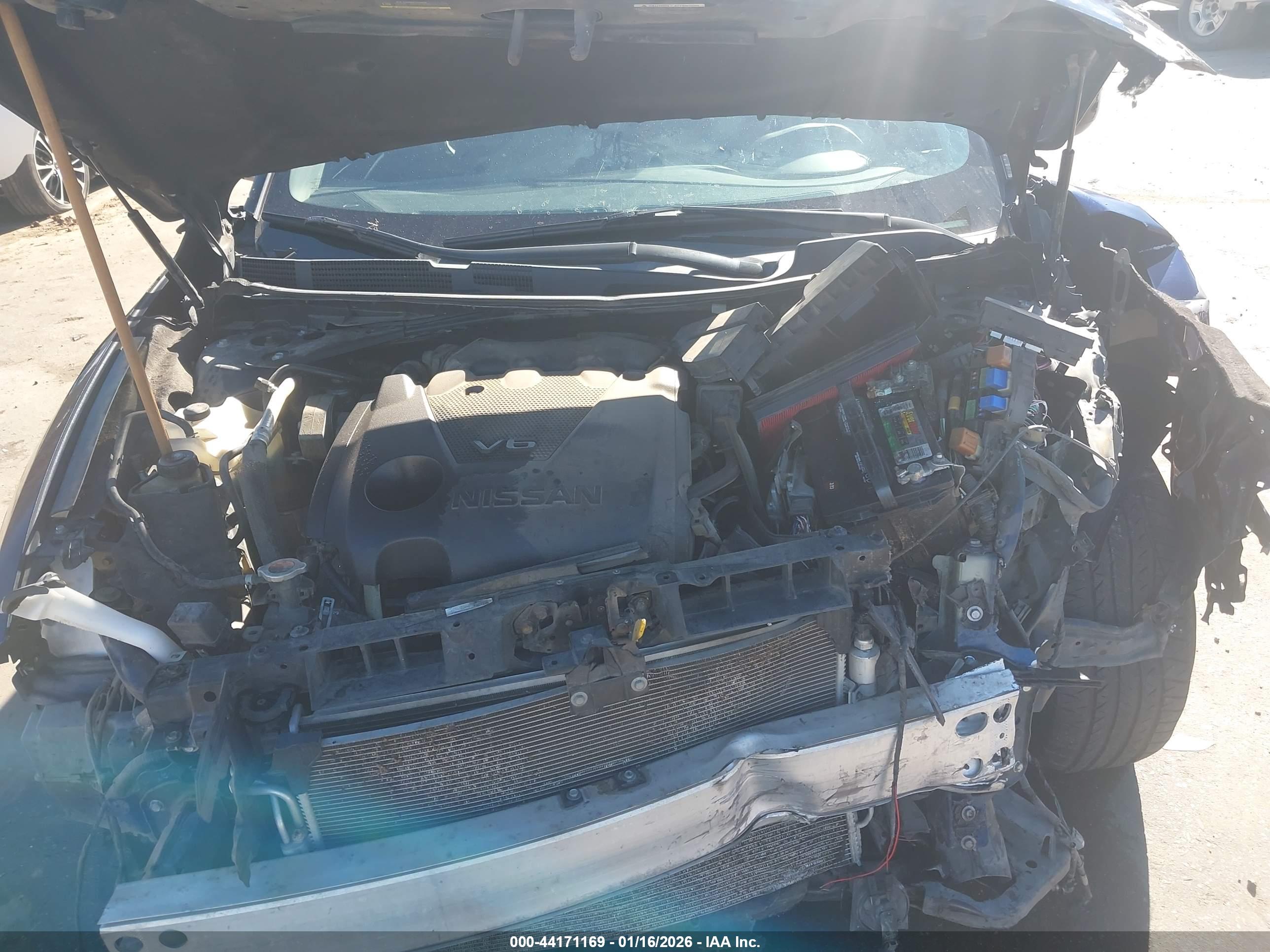 NISSAN MAXIMA image 10