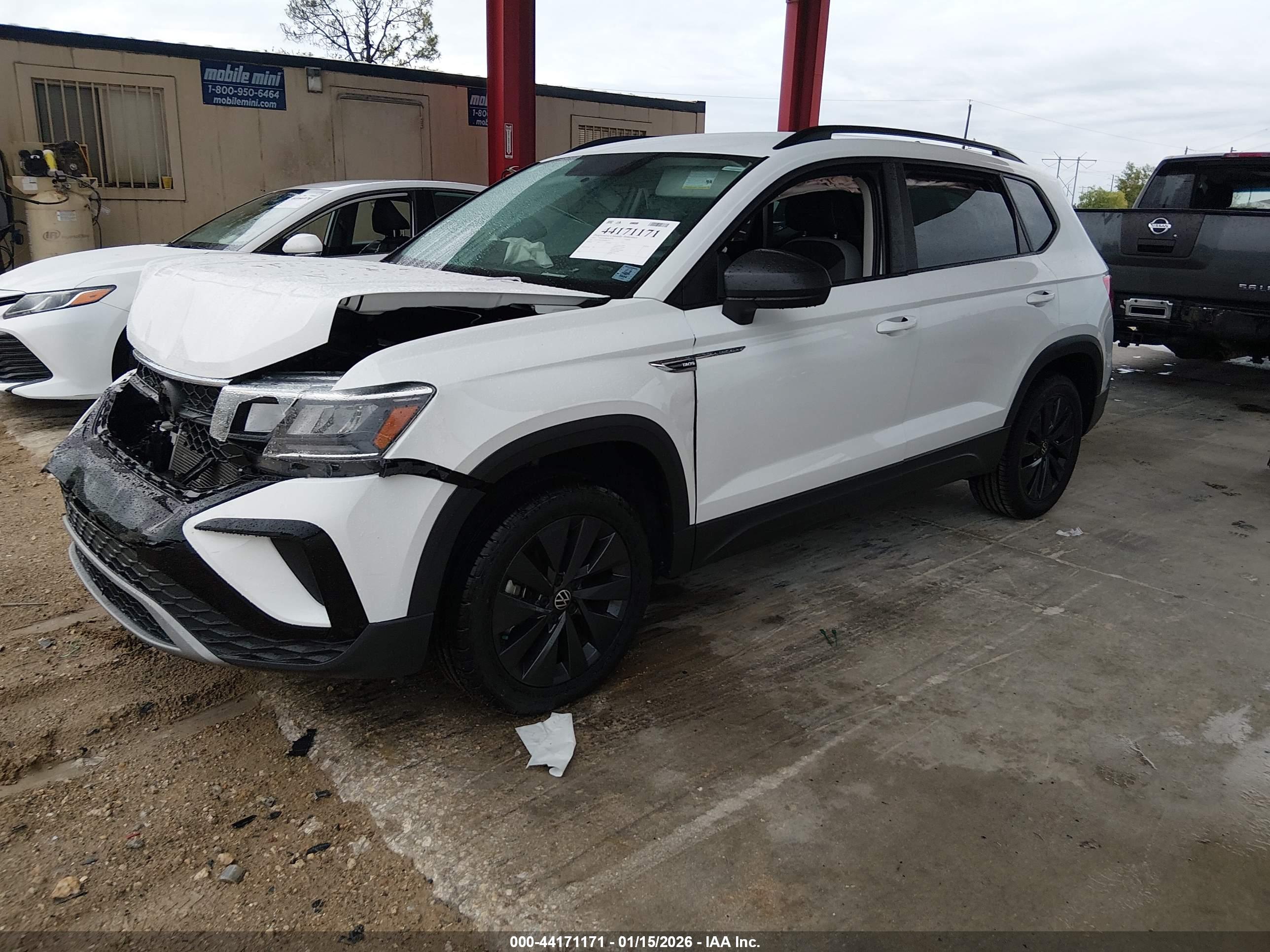 VOLKSWAGEN TAOS image 2