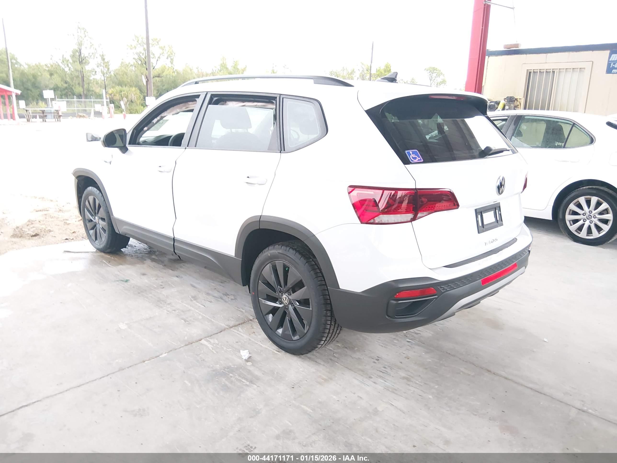 VOLKSWAGEN TAOS image 3