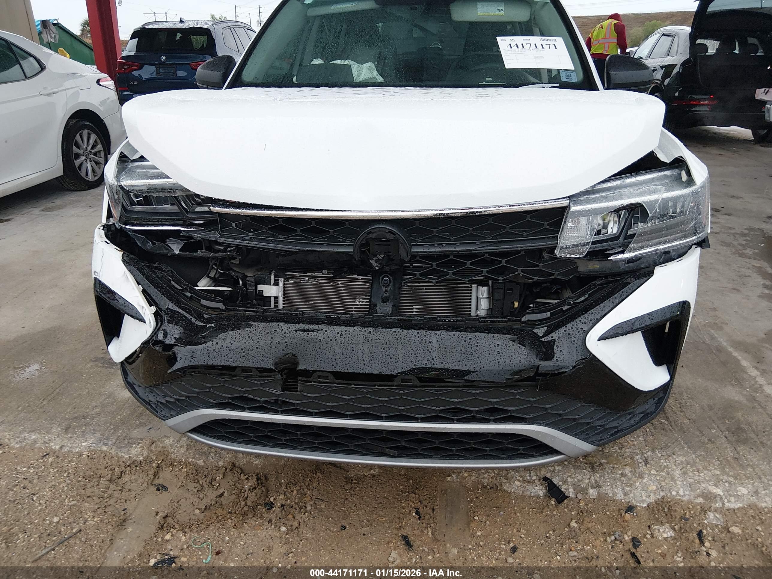 VOLKSWAGEN TAOS image 6