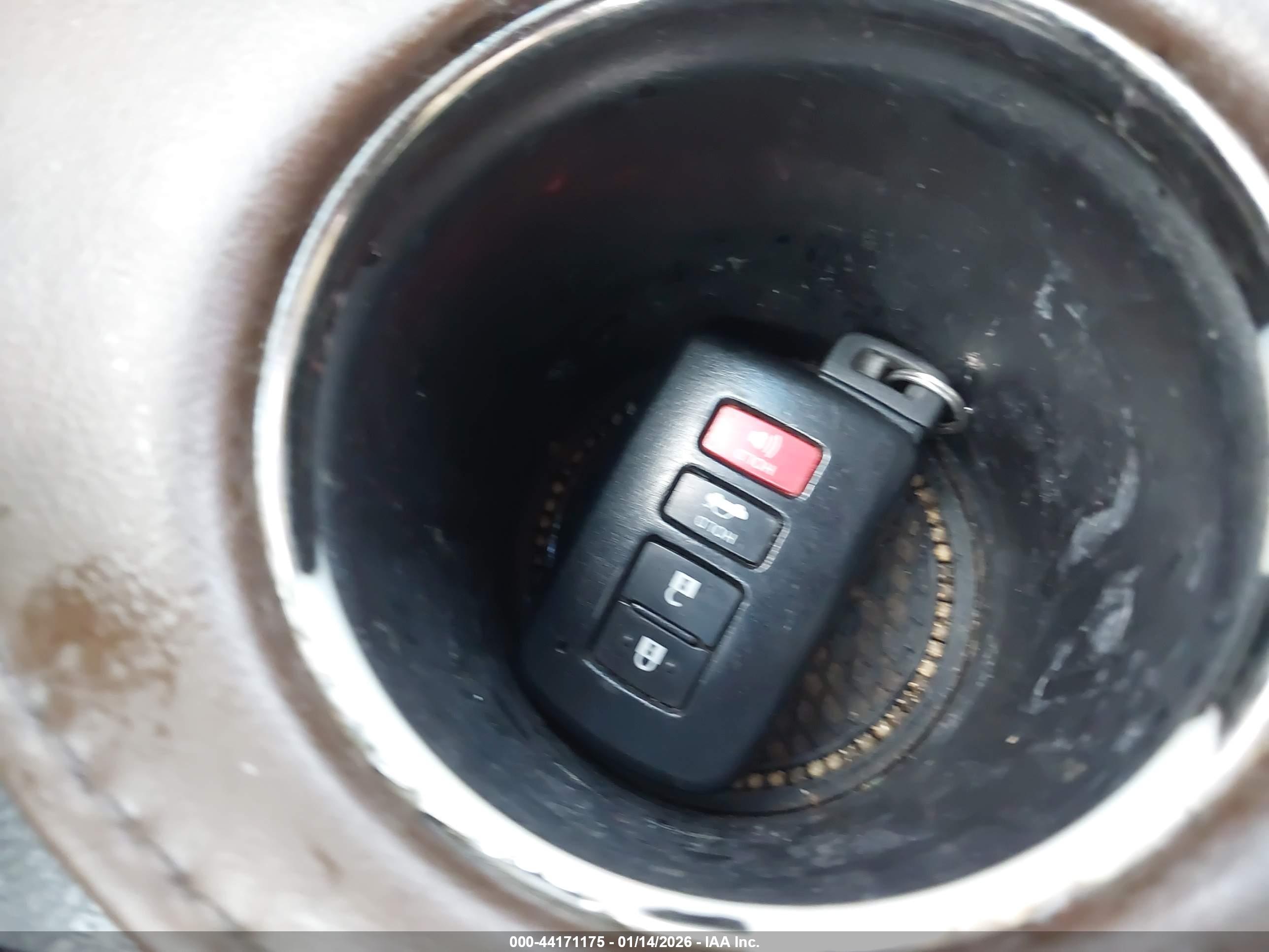 TOYOTA AVALON image 11