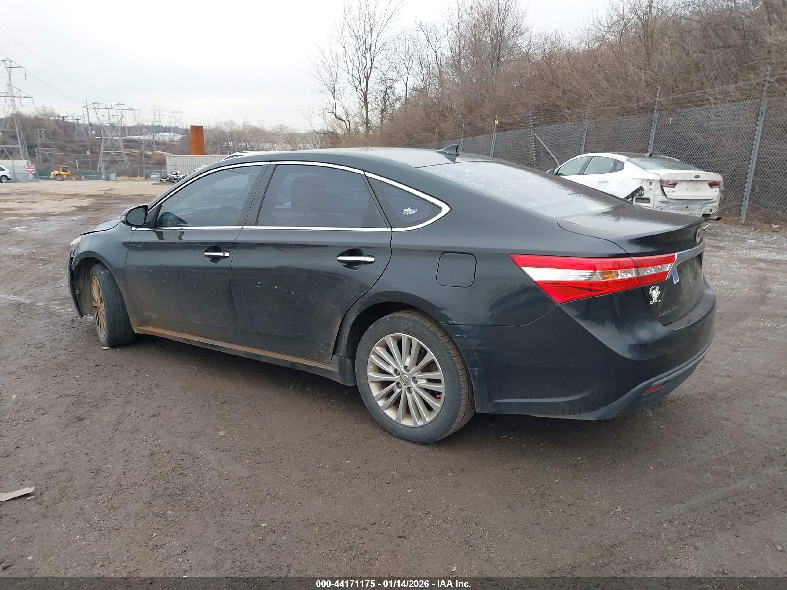 TOYOTA AVALON image 3