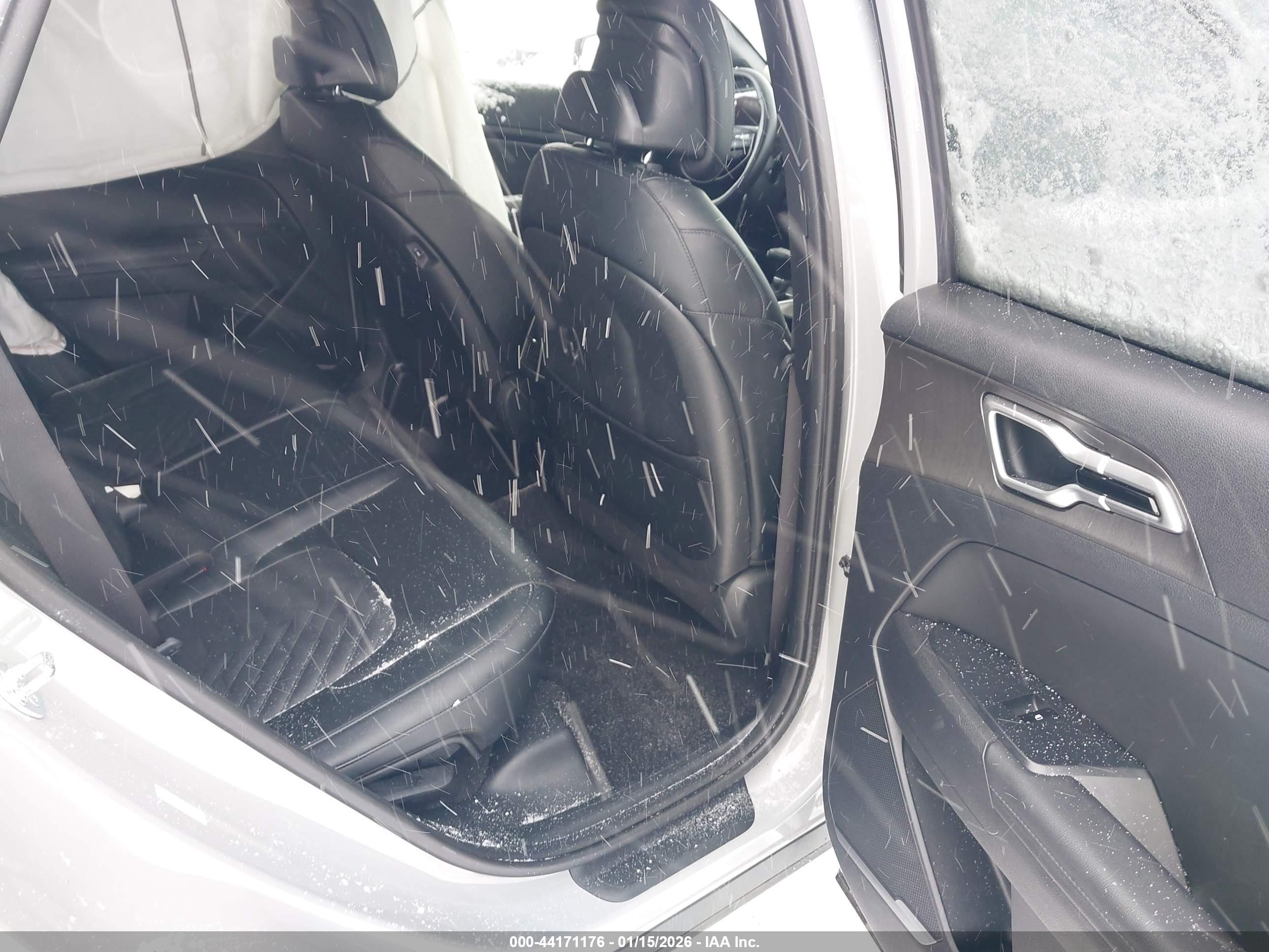 KIA SPORTAGE image 8