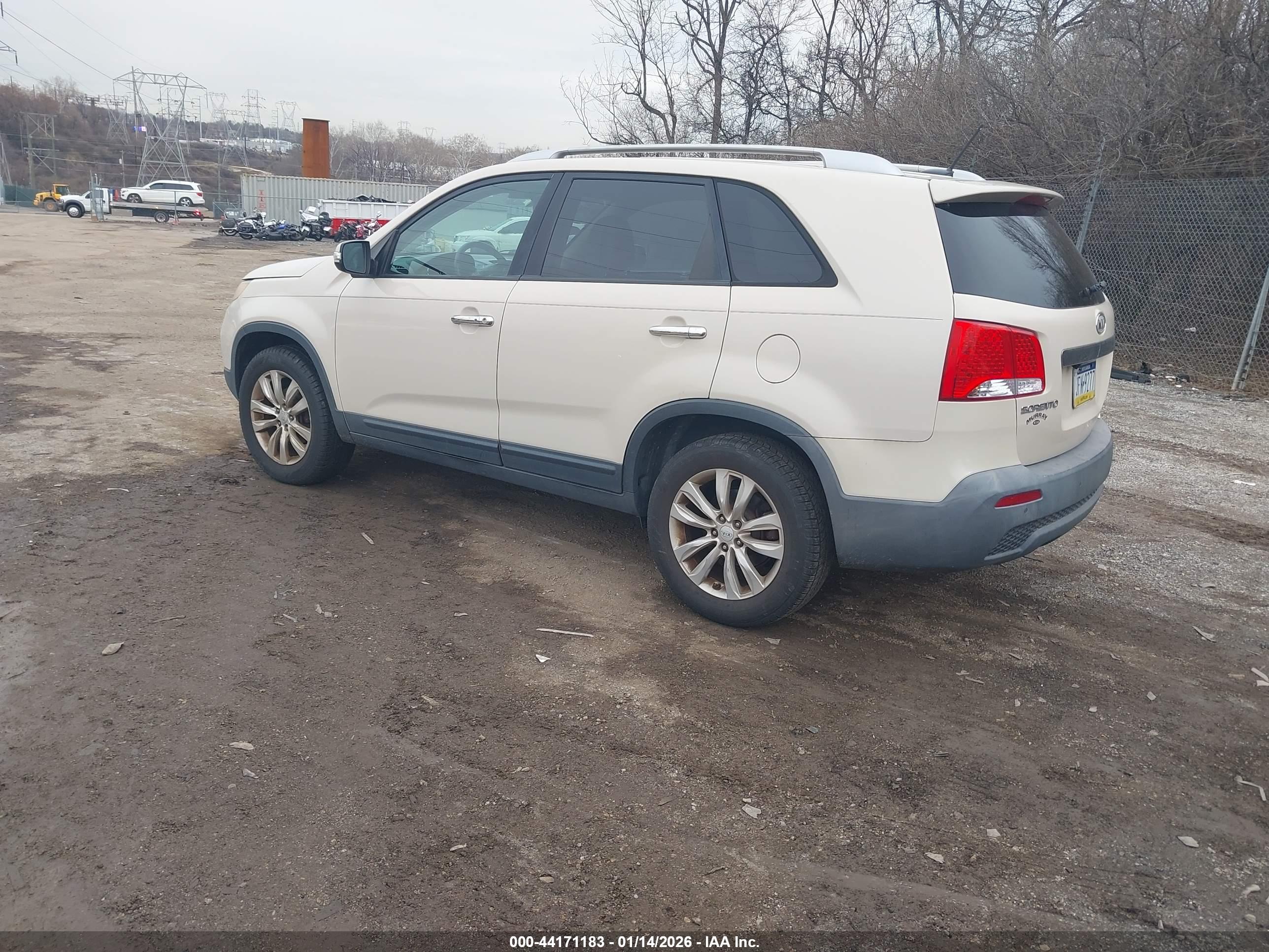 KIA SORENTO image 3