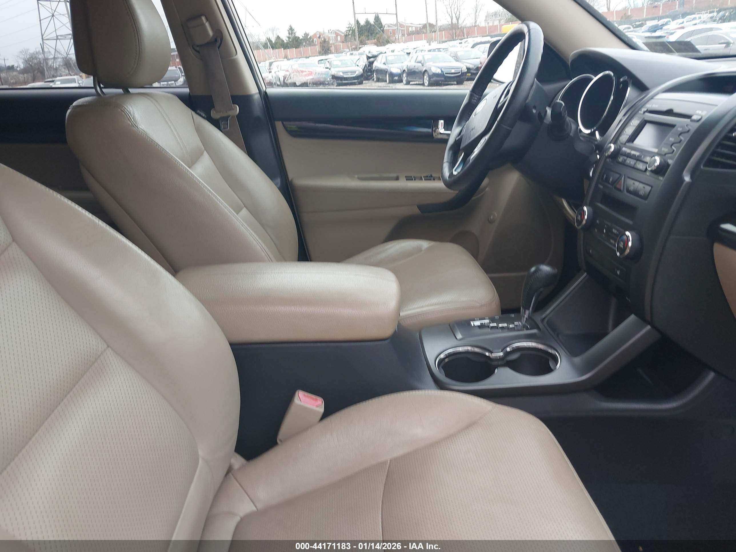 KIA SORENTO image 5