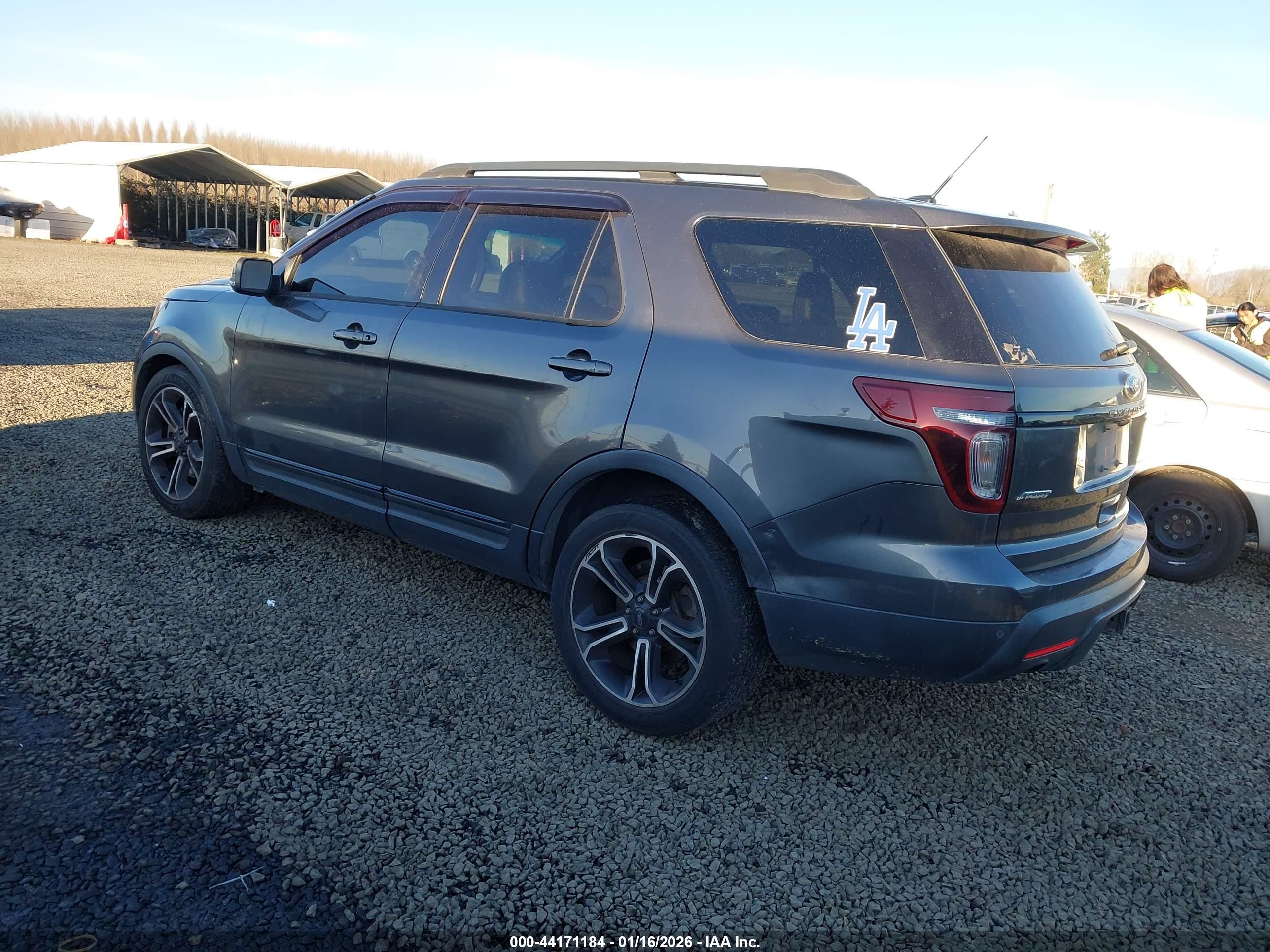 FORD EXPLORER image 3
