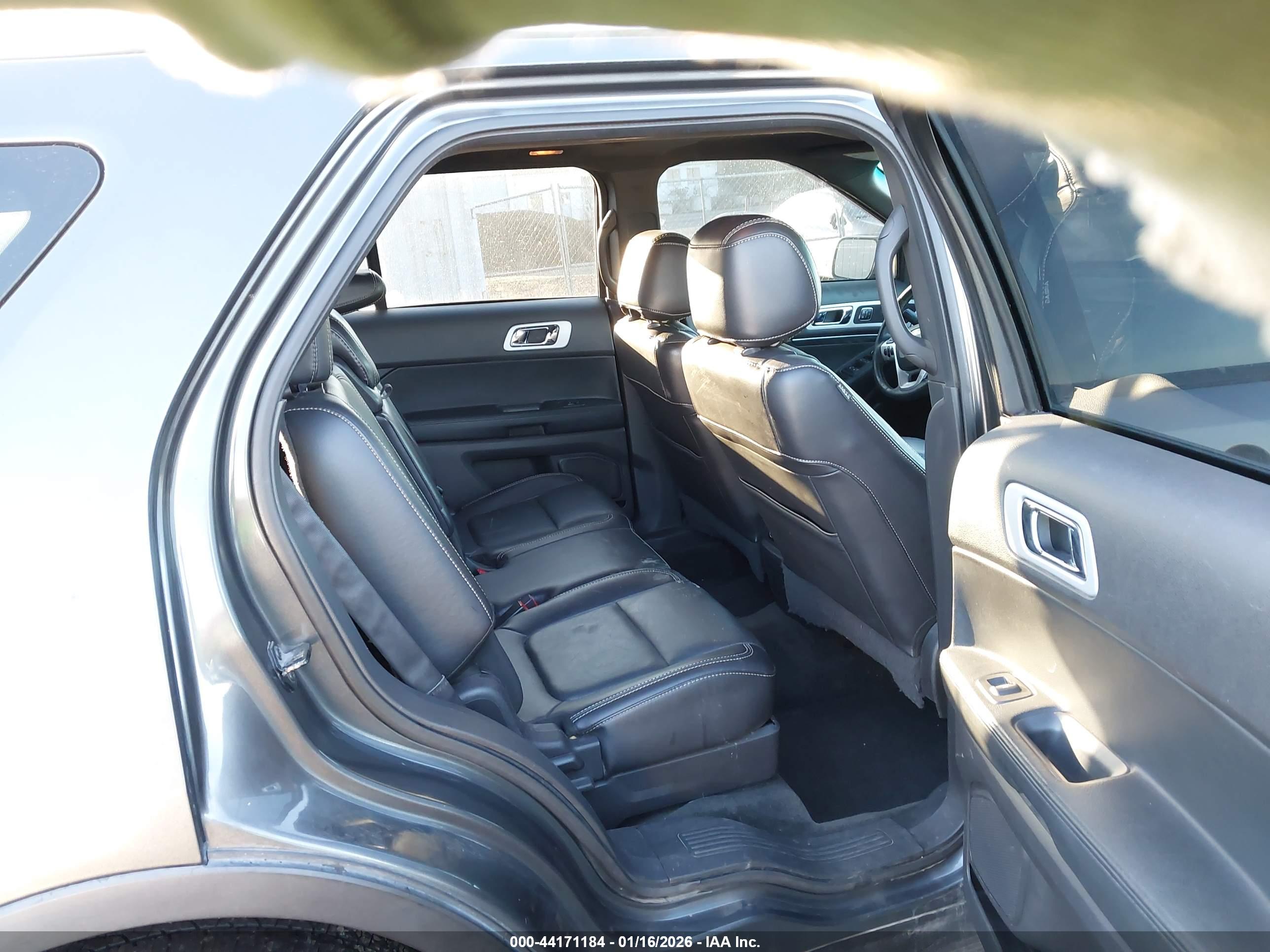 FORD EXPLORER image 8