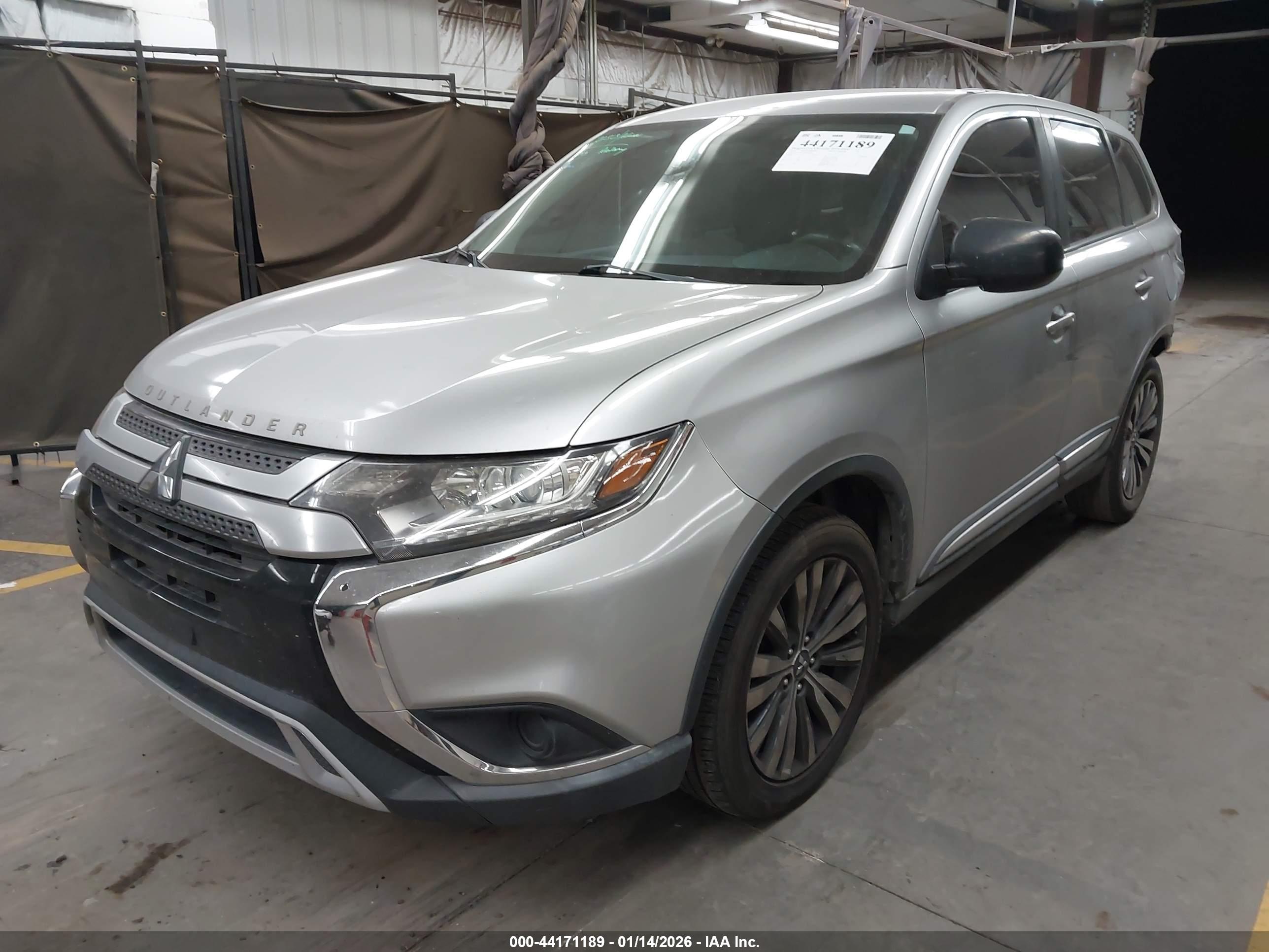 MITSUBISHI OUTLANDER image 2