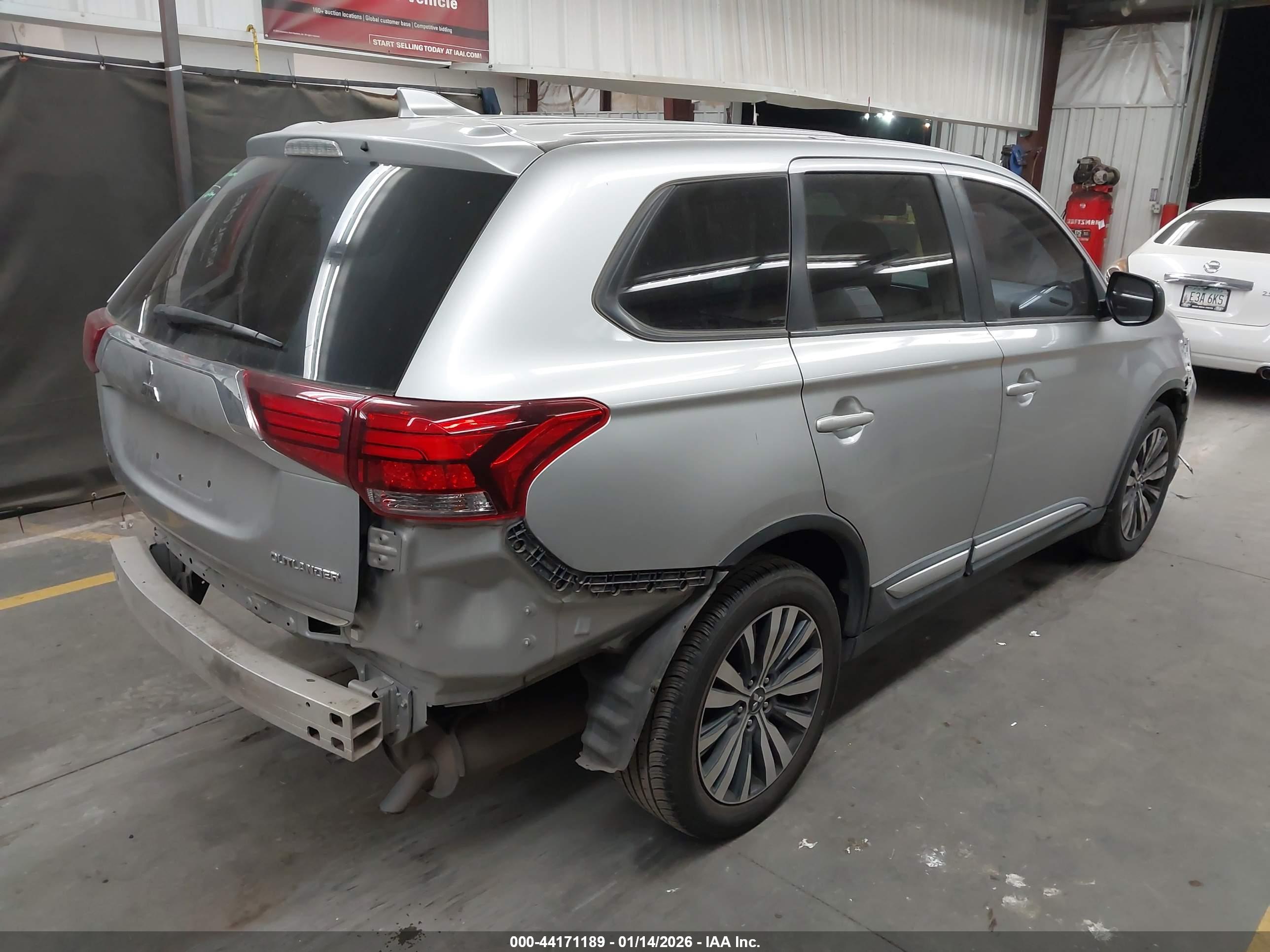 MITSUBISHI OUTLANDER image 4