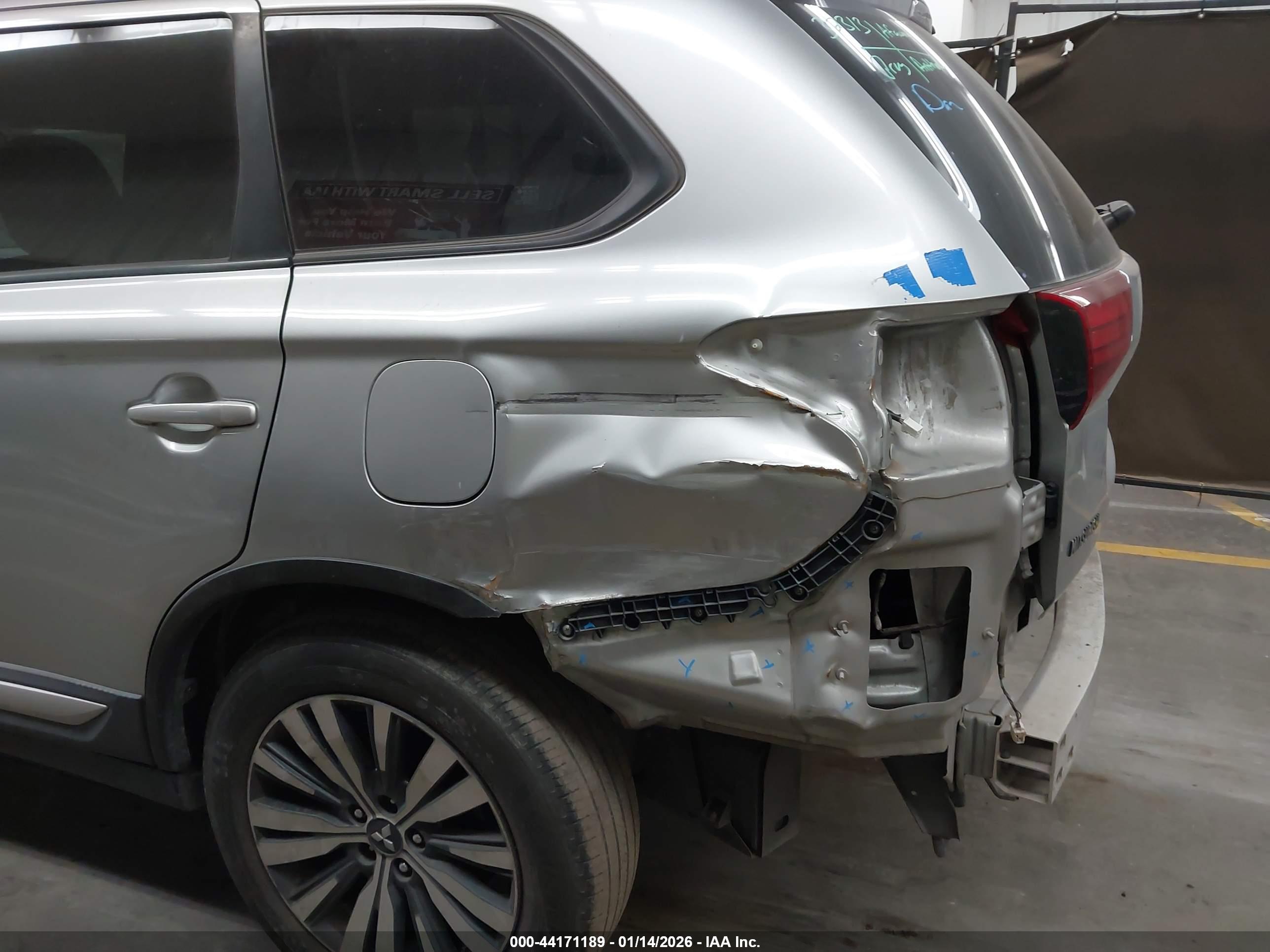 MITSUBISHI OUTLANDER image 6