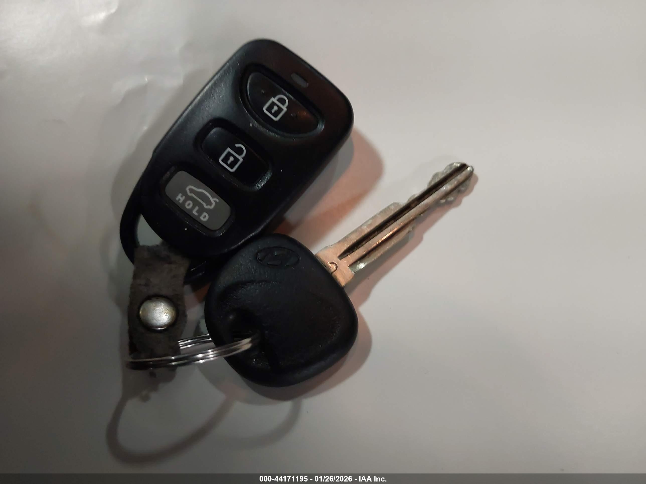 HYUNDAI ELANTRA image 11