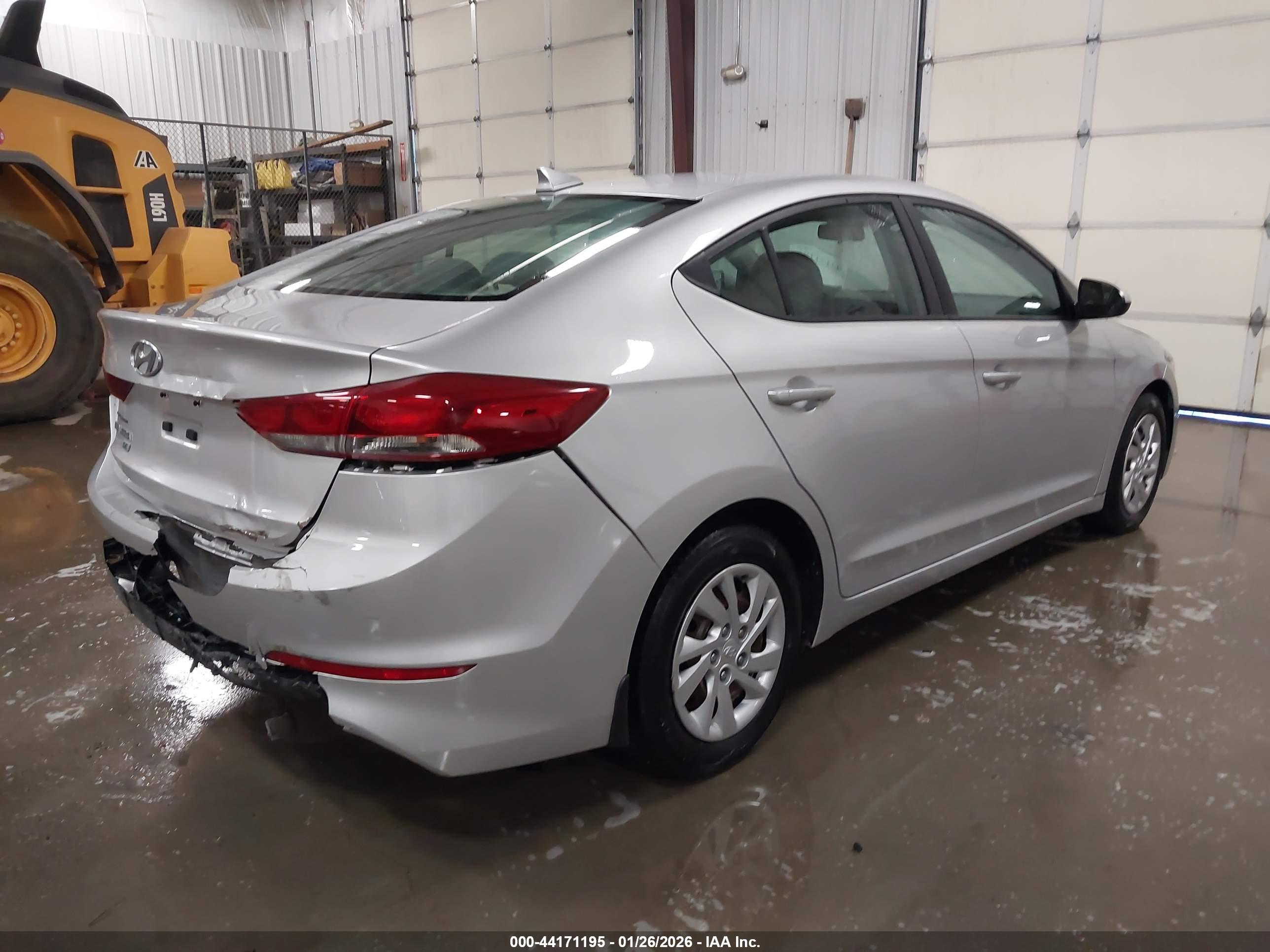 HYUNDAI ELANTRA image 4