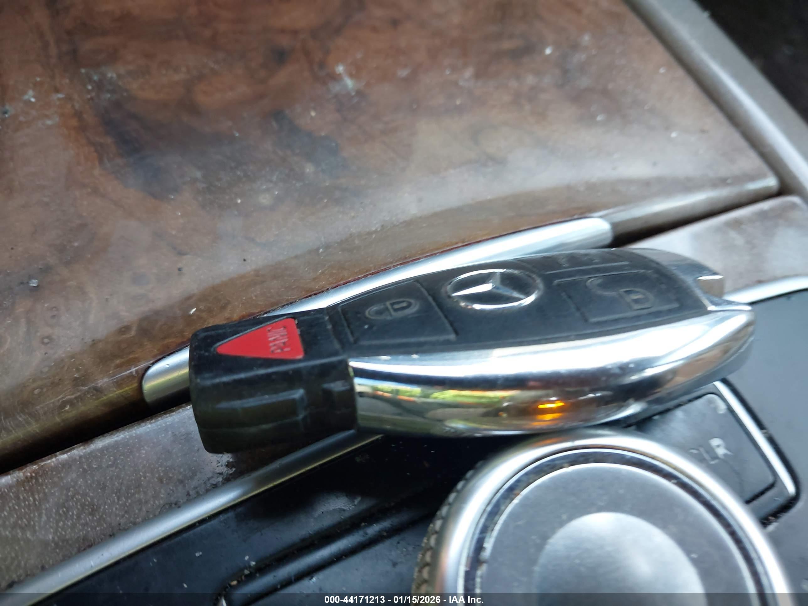 MERCEDES-BENZ E image 11