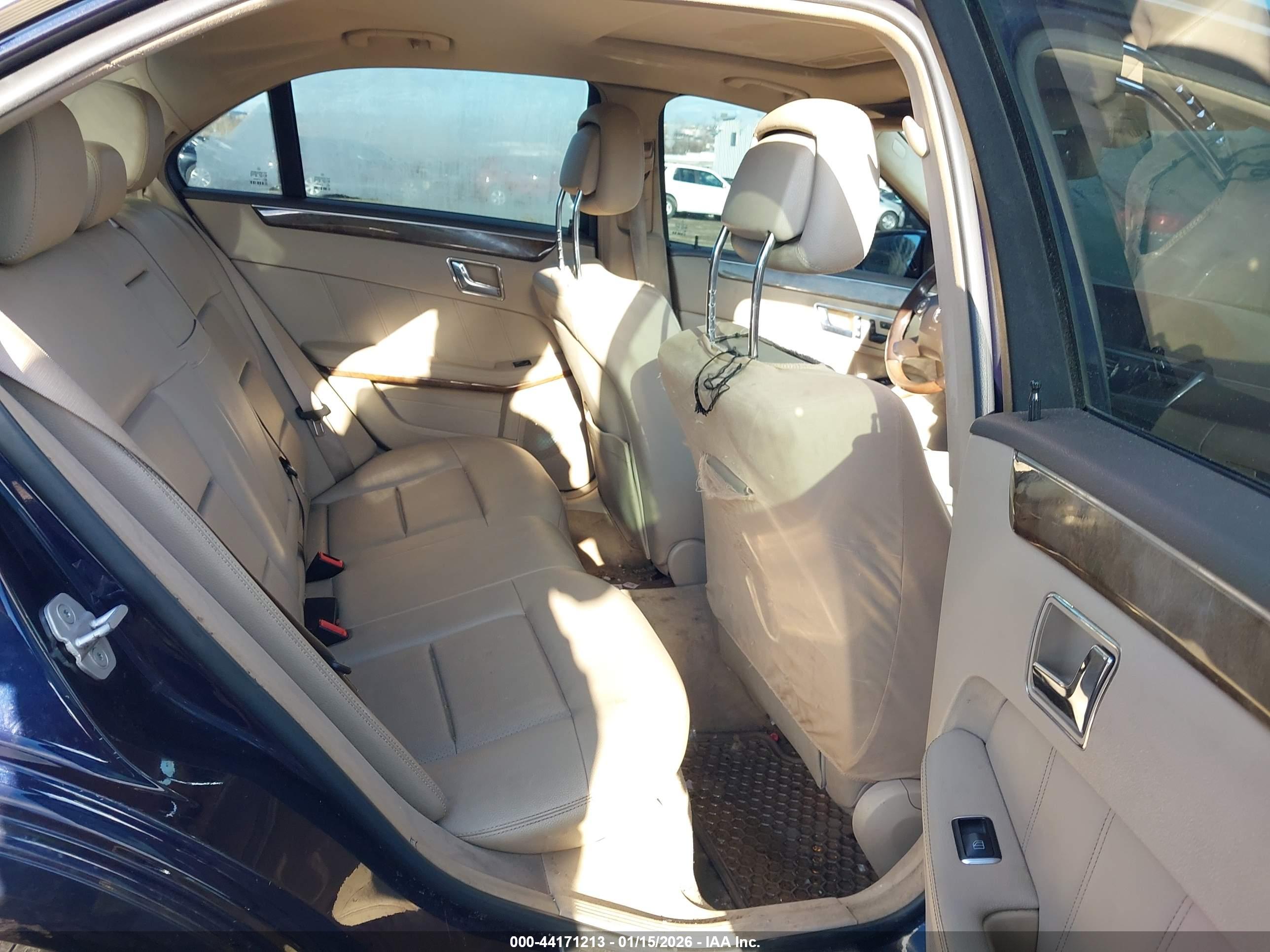 MERCEDES-BENZ E image 8