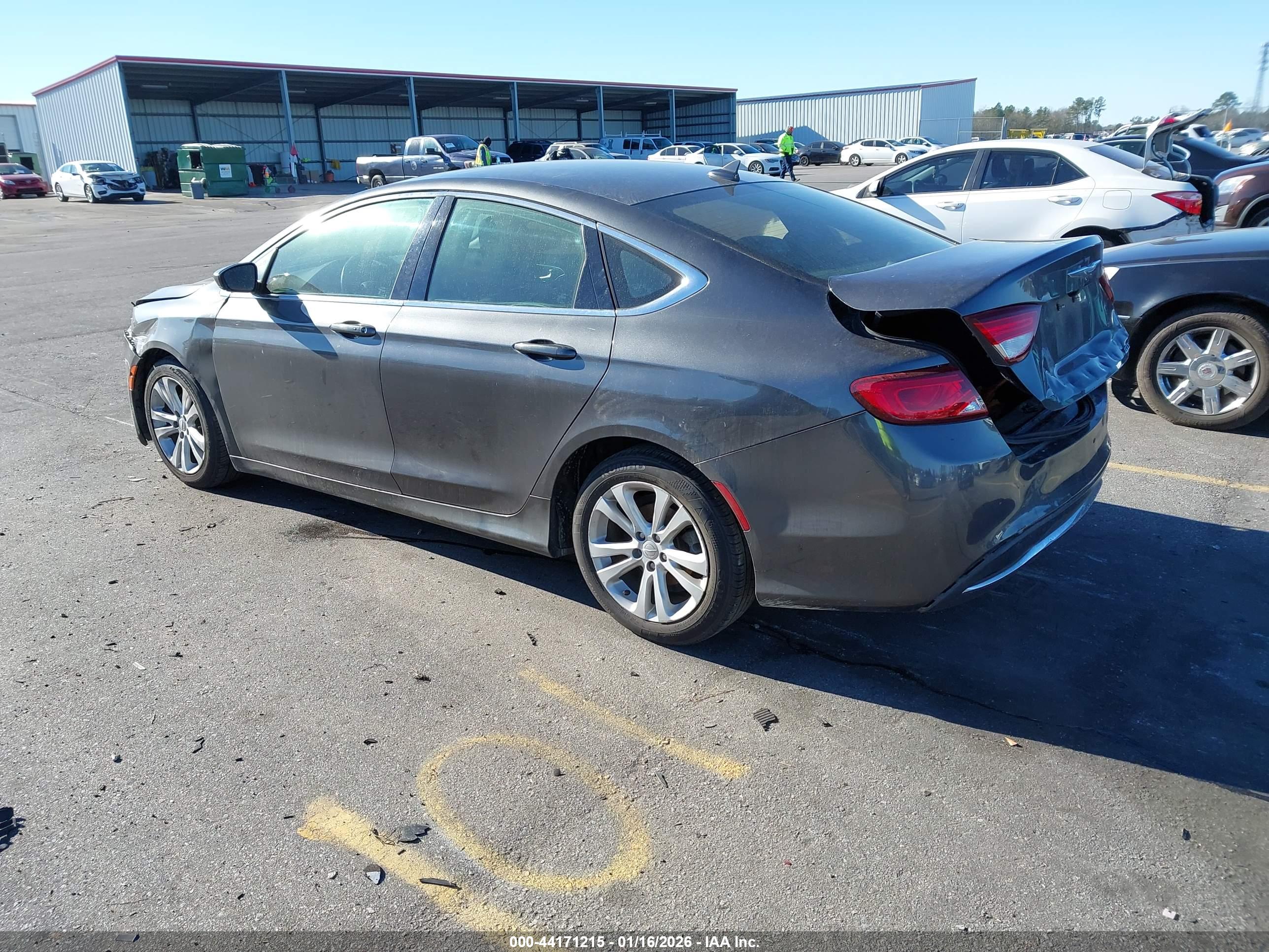 CHRYSLER 200 image 3