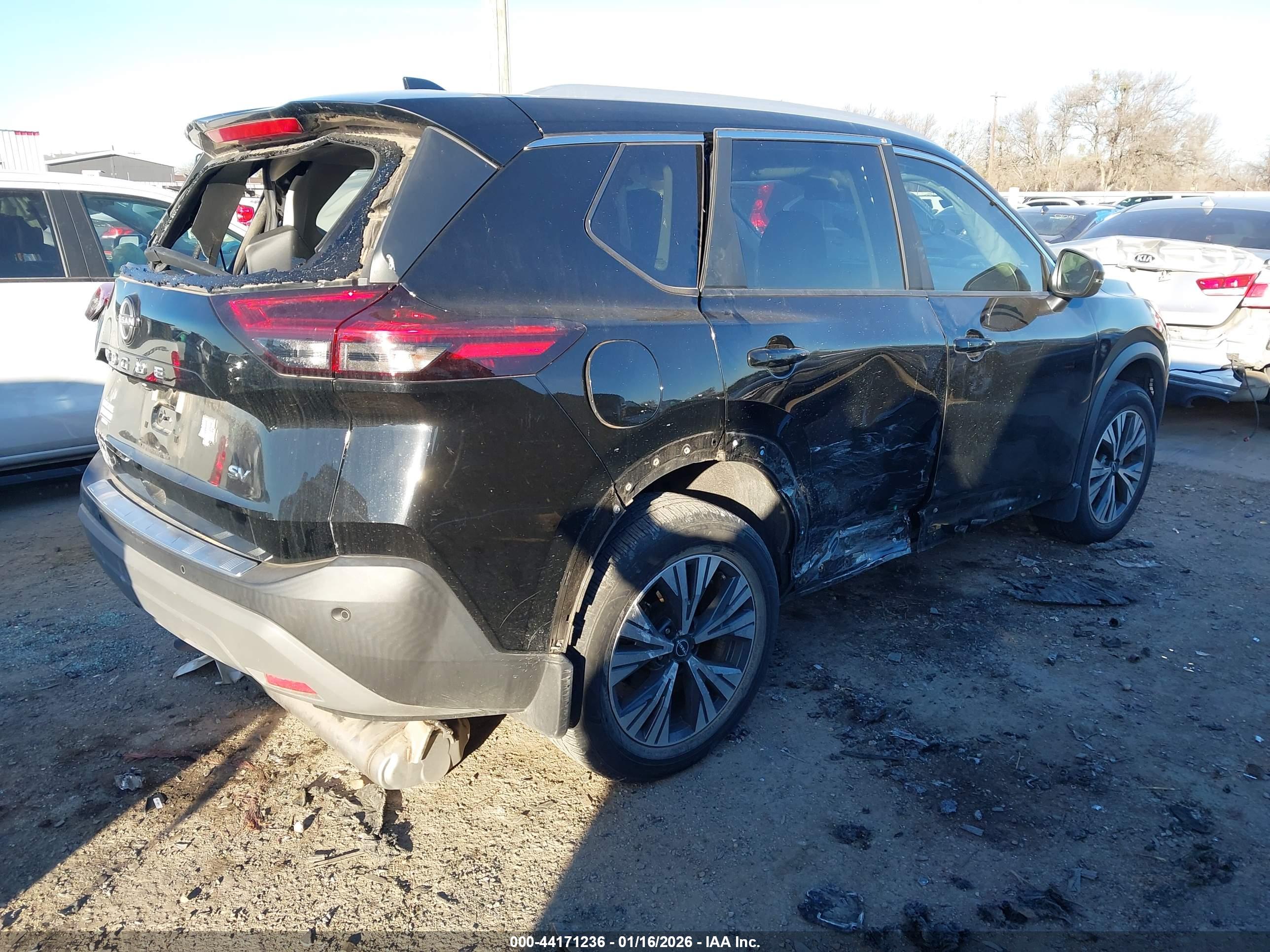 NISSAN ROGUE image 4