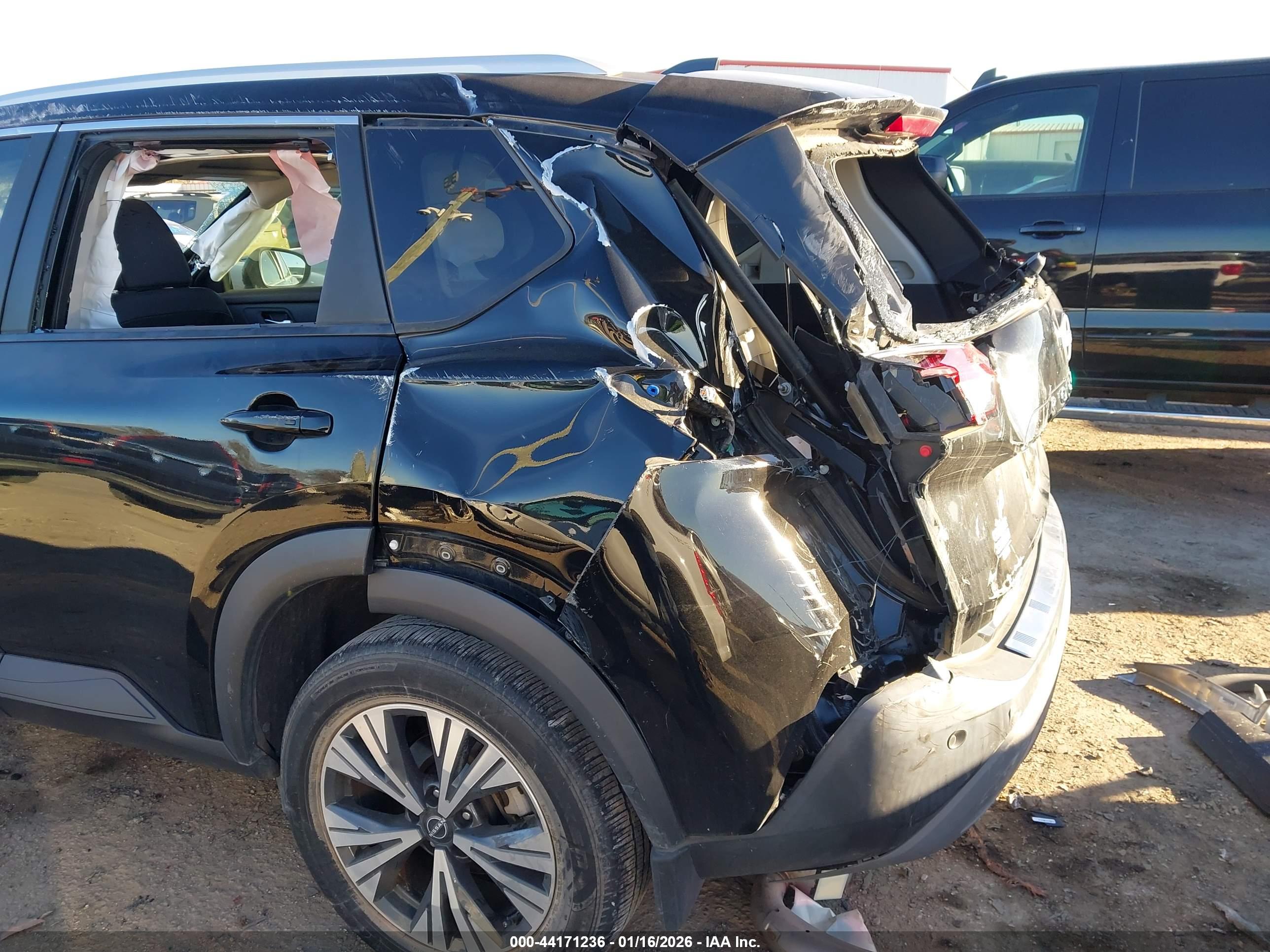 NISSAN ROGUE image 6